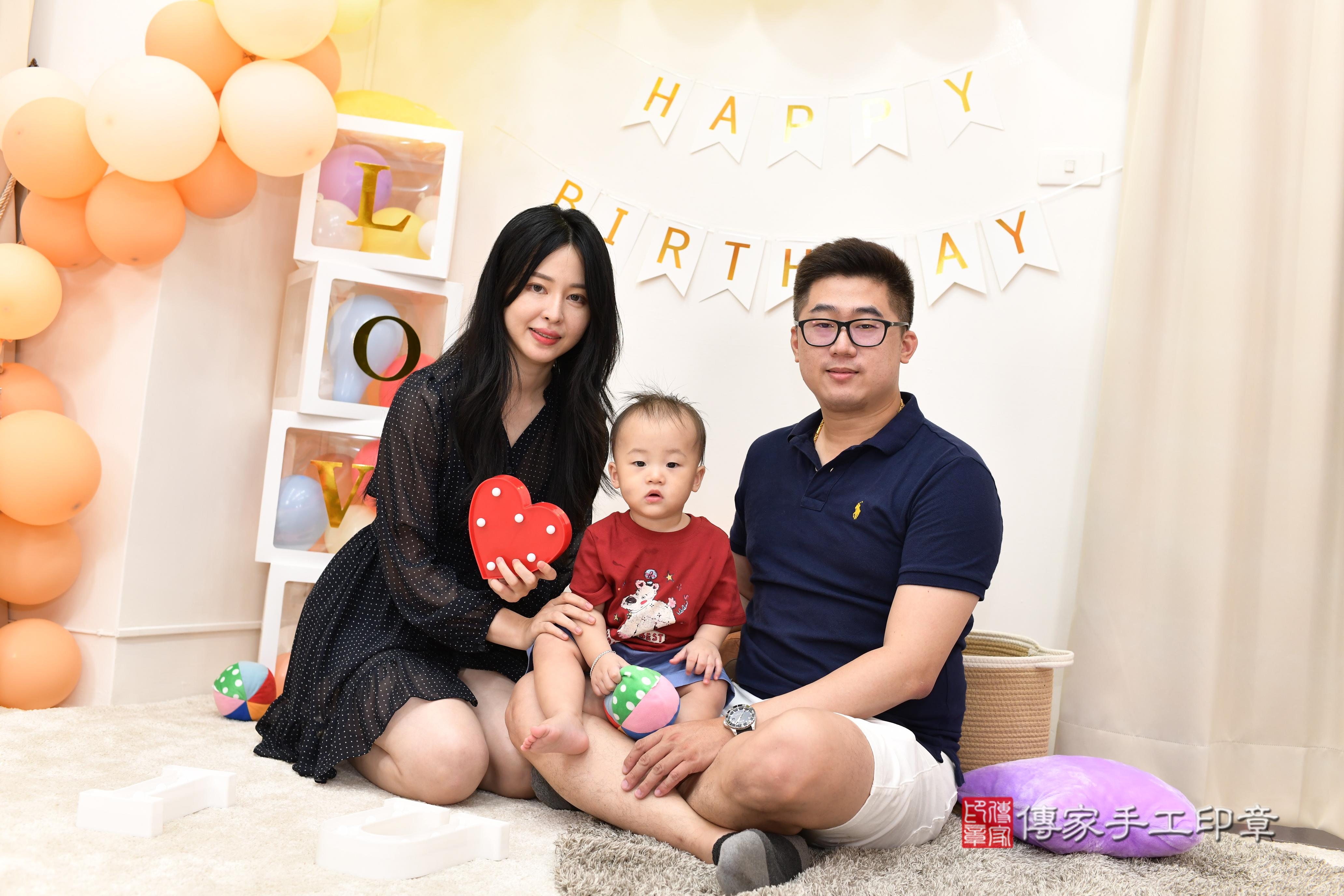 傳家手工印章高雄店、抓周、度脺、美式風會場、傳家嬰兒古禮、吉祥話、抓周道具物品24種、拍照。抓周證書。寶寶抓周、滿周歲、生日快樂、祝福