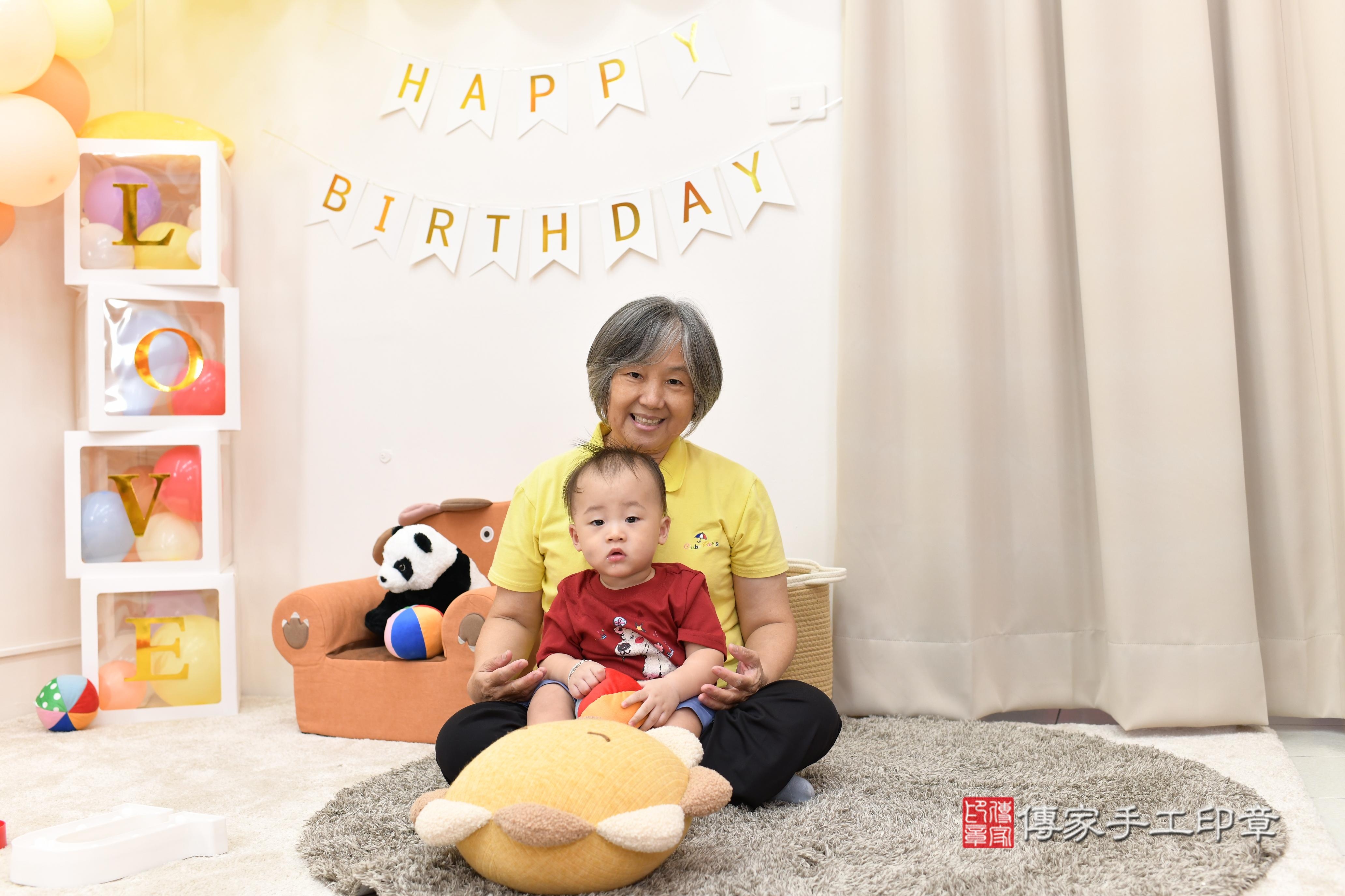 傳家手工印章高雄店、抓周、度脺、美式風會場、傳家嬰兒古禮、吉祥話、抓周道具物品24種、拍照。抓周證書。寶寶抓周、滿周歲、生日快樂、祝福