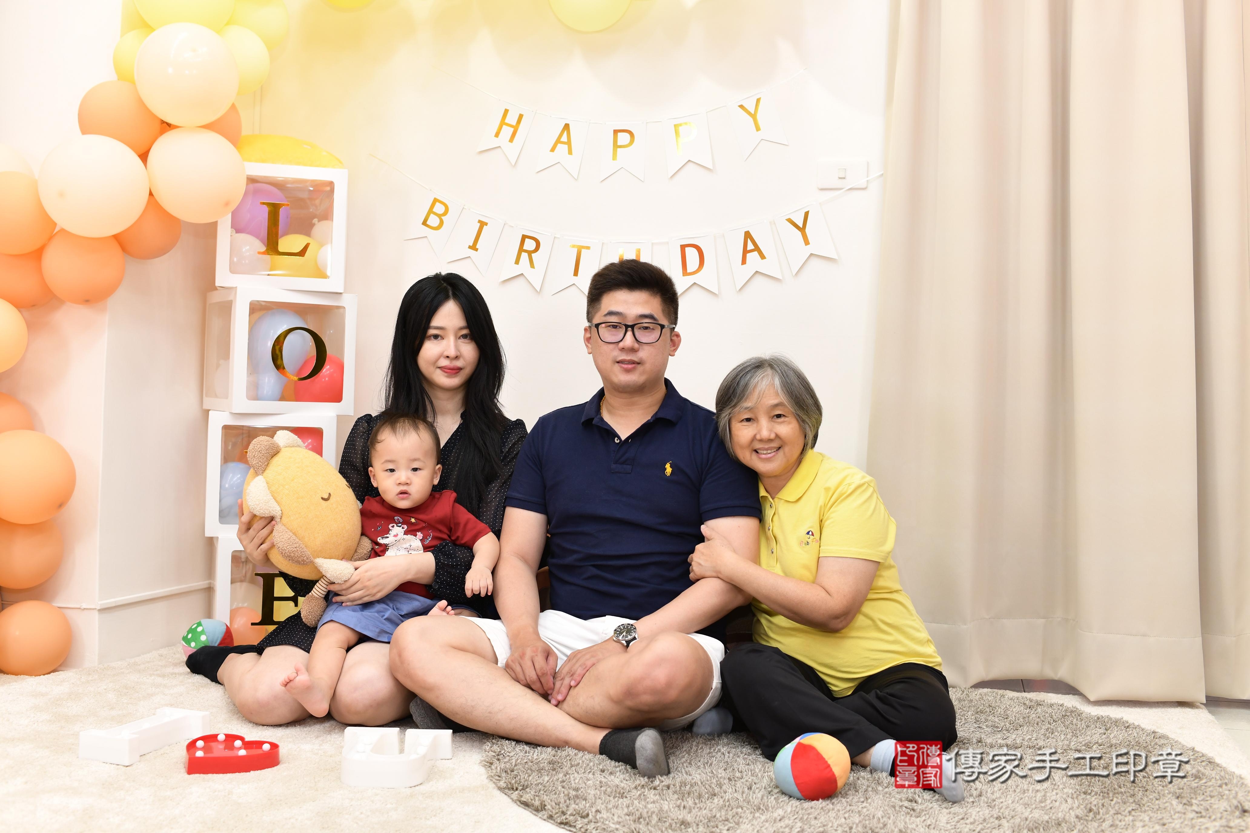 傳家手工印章高雄店、抓周、度脺、美式風會場、傳家嬰兒古禮、吉祥話、抓周道具物品24種、拍照。抓周證書。寶寶抓周、滿周歲、生日快樂、祝福