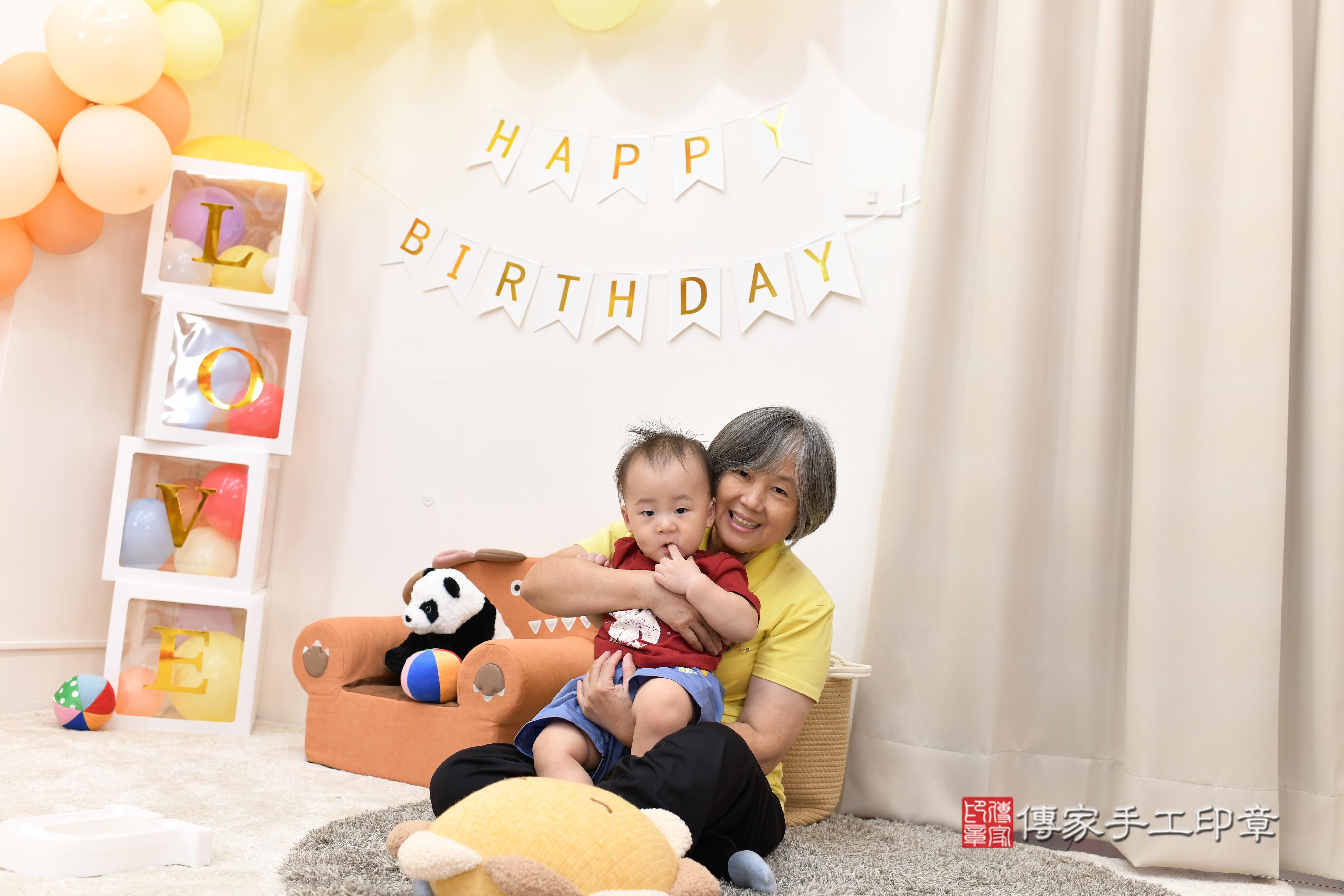 傳家手工印章高雄店、抓周、度脺、美式風會場、傳家嬰兒古禮、吉祥話、抓周道具物品24種、拍照。抓周證書。寶寶抓周、滿周歲、生日快樂、祝福