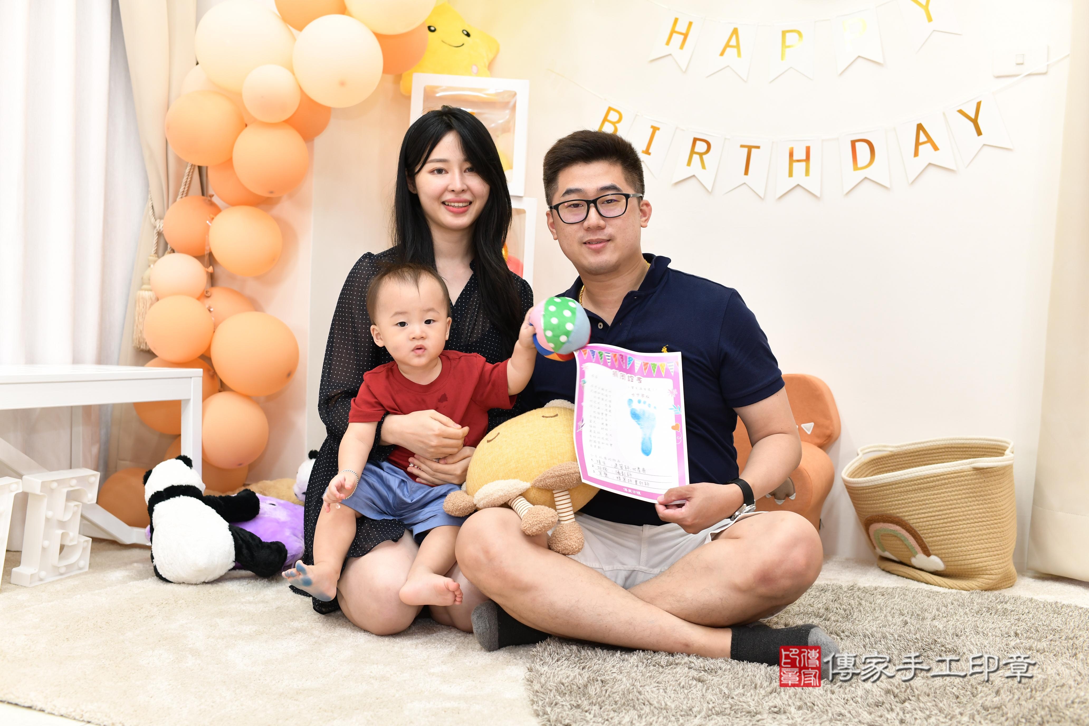 傳家手工印章高雄店、抓周、度脺、美式風會場、傳家嬰兒古禮、吉祥話、抓周道具物品24種、拍照。抓周證書。寶寶抓周、滿周歲、生日快樂、祝福