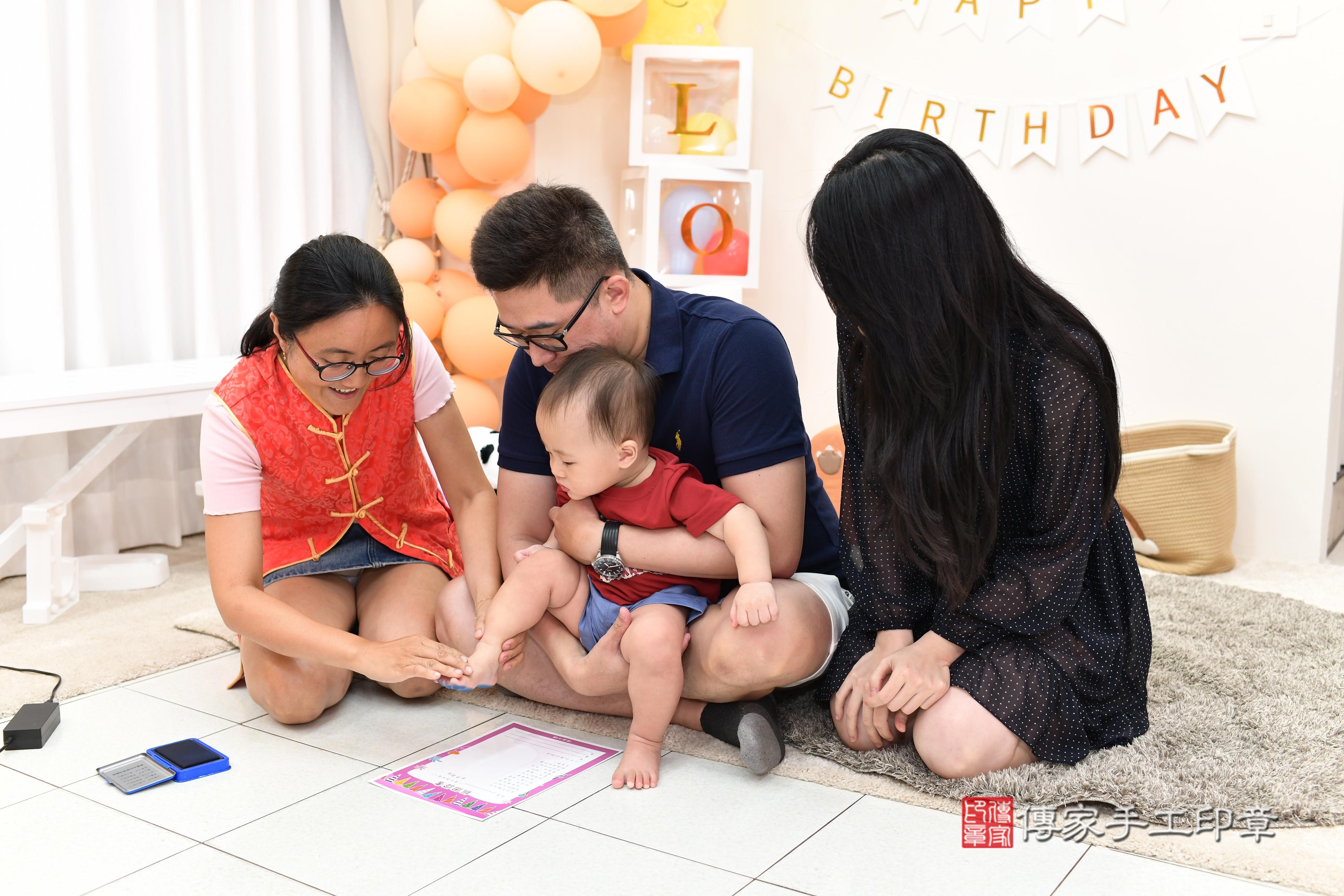 傳家手工印章高雄店、抓周、度脺、美式風會場、傳家嬰兒古禮、吉祥話、抓周道具物品24種、拍照。抓周證書。寶寶抓周、滿周歲、生日快樂、祝福