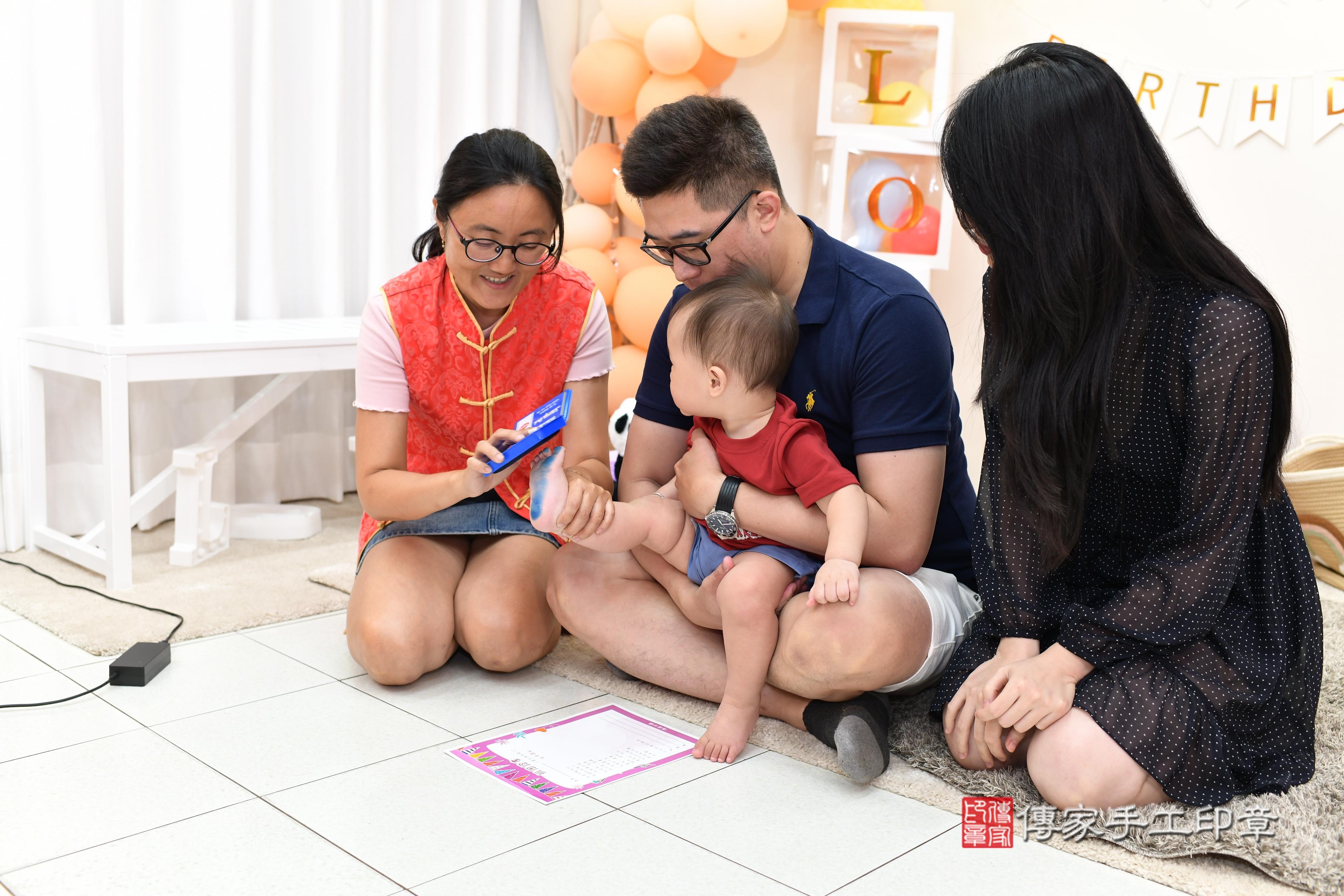 傳家手工印章高雄店、抓周、度脺、美式風會場、傳家嬰兒古禮、吉祥話、抓周道具物品24種、拍照。抓周證書。寶寶抓周、滿周歲、生日快樂、祝福