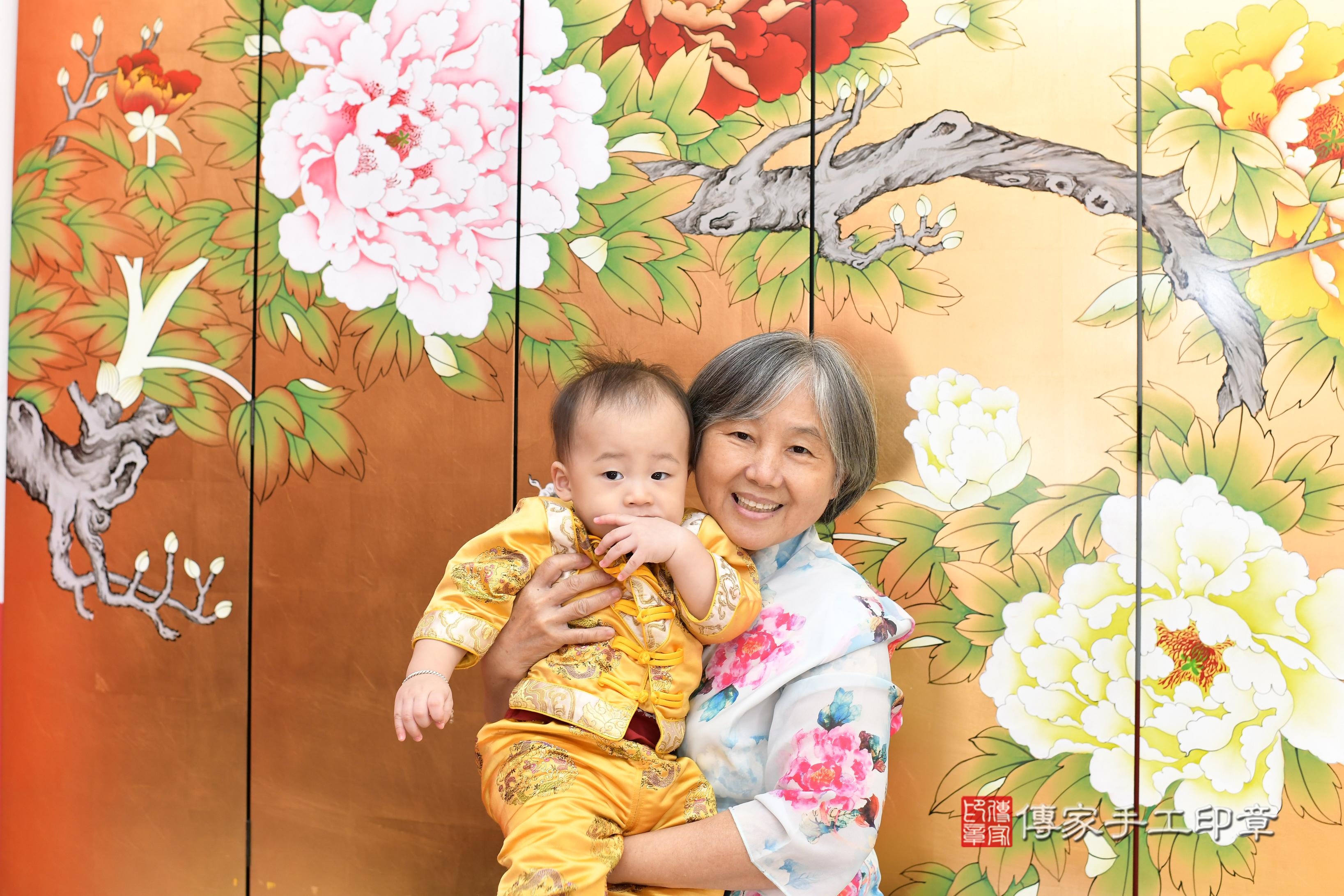 傳家手工印章高雄店、抓周、度脺、美式風會場、傳家嬰兒古禮、吉祥話、抓周道具物品24種、拍照。抓周證書。寶寶抓周、滿周歲、生日快樂、祝福