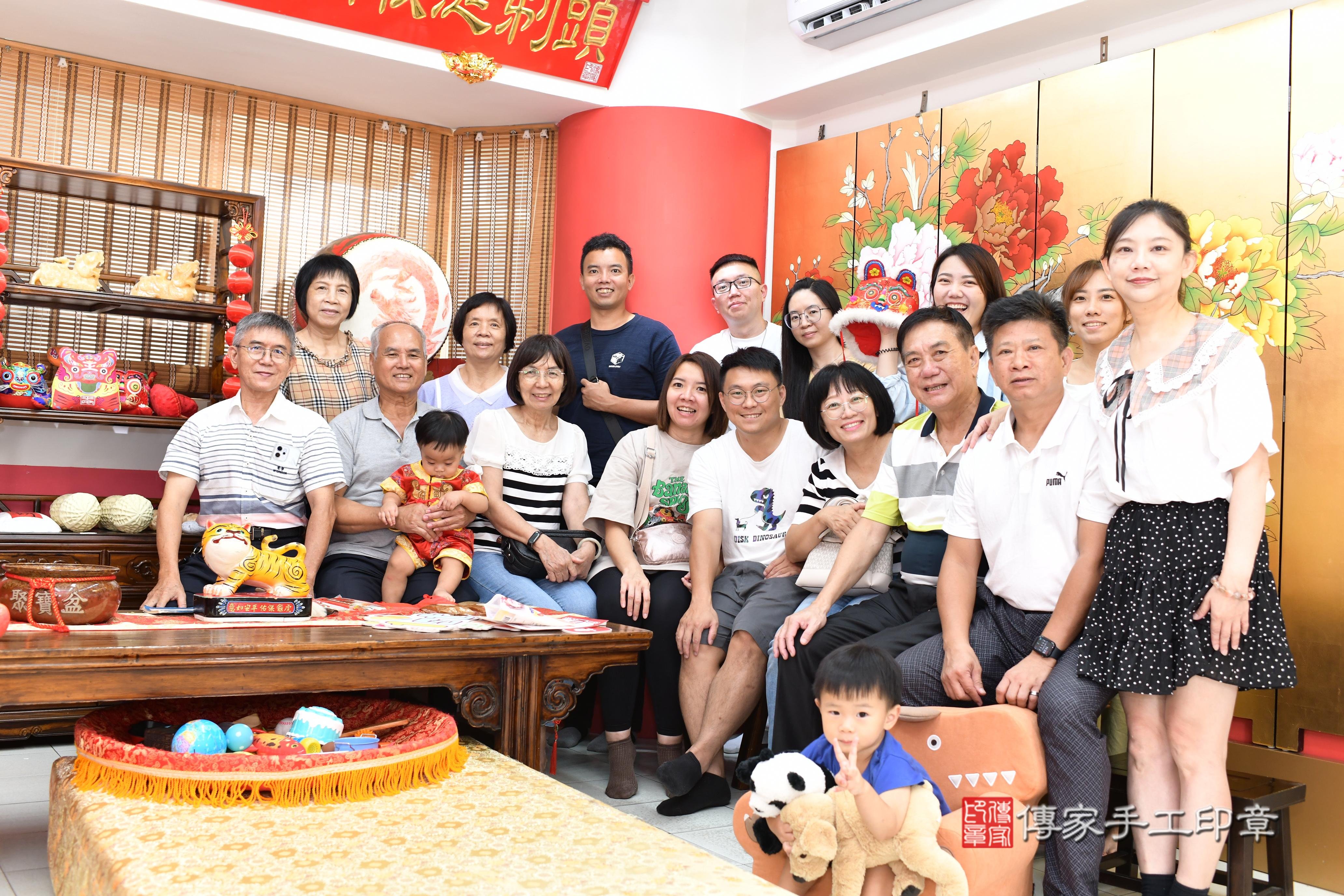 傳家手工印章高雄店、抓周、度脺、美式風會場、傳家嬰兒古禮、吉祥話、抓周道具物品24種、拍照。抓周證書。寶寶抓周、滿周歲、生日快樂、祝福 傳家手工印章高雄店、抓周、度脺、美式風會場、傳家嬰兒古禮、吉祥話、抓周道具物品24種、拍照。抓周證書。寶寶抓周、滿周歲、生日快樂、祝福