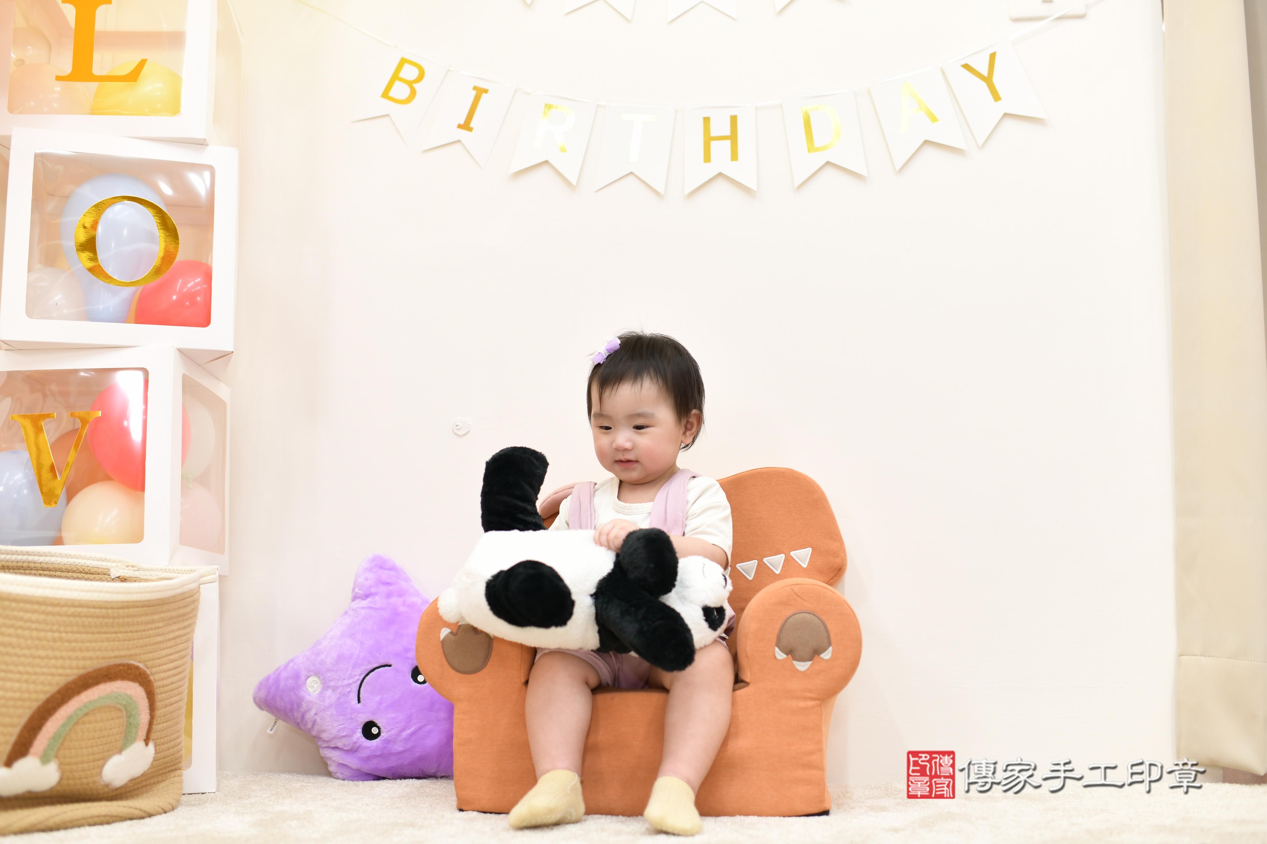 傳家手工印章高雄店、抓周、度脺、美式風會場、傳家嬰兒古禮、吉祥話、抓周道具物品24種、拍照。抓周證書。寶寶抓周、滿周歲、生日快樂、祝福