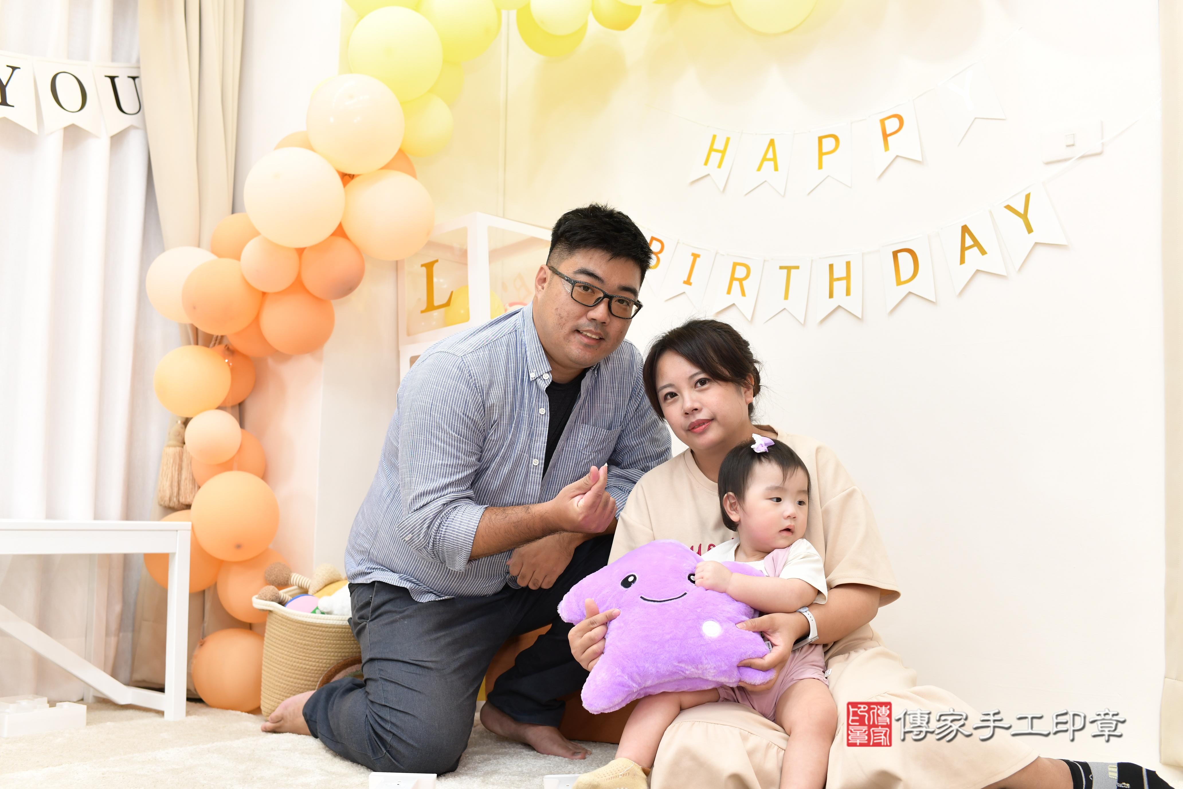 傳家手工印章高雄店、抓周、度脺、美式風會場、傳家嬰兒古禮、吉祥話、抓周道具物品24種、拍照。抓周證書。寶寶抓周、滿周歲、生日快樂、祝福