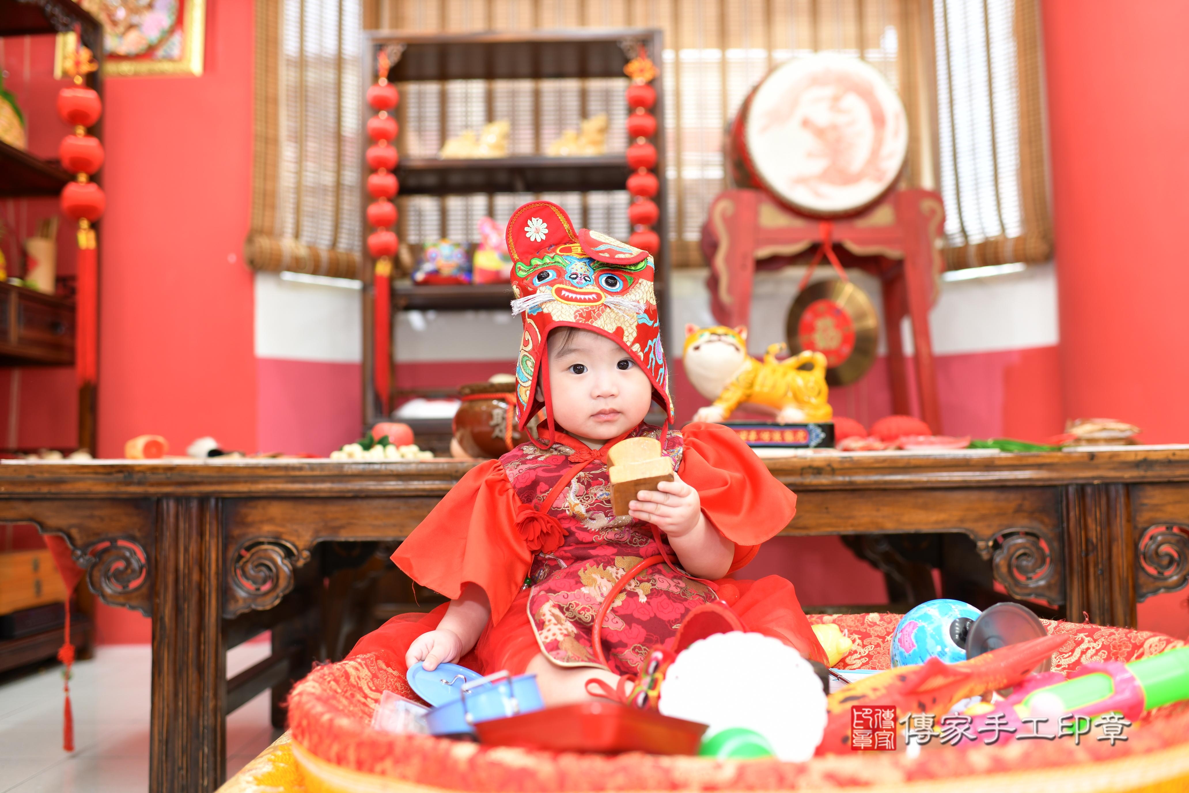 傳家手工印章高雄店、抓周、度脺、美式風會場、傳家嬰兒古禮、吉祥話、抓周道具物品24種、拍照。抓周證書。寶寶抓周、滿周歲、生日快樂、祝福