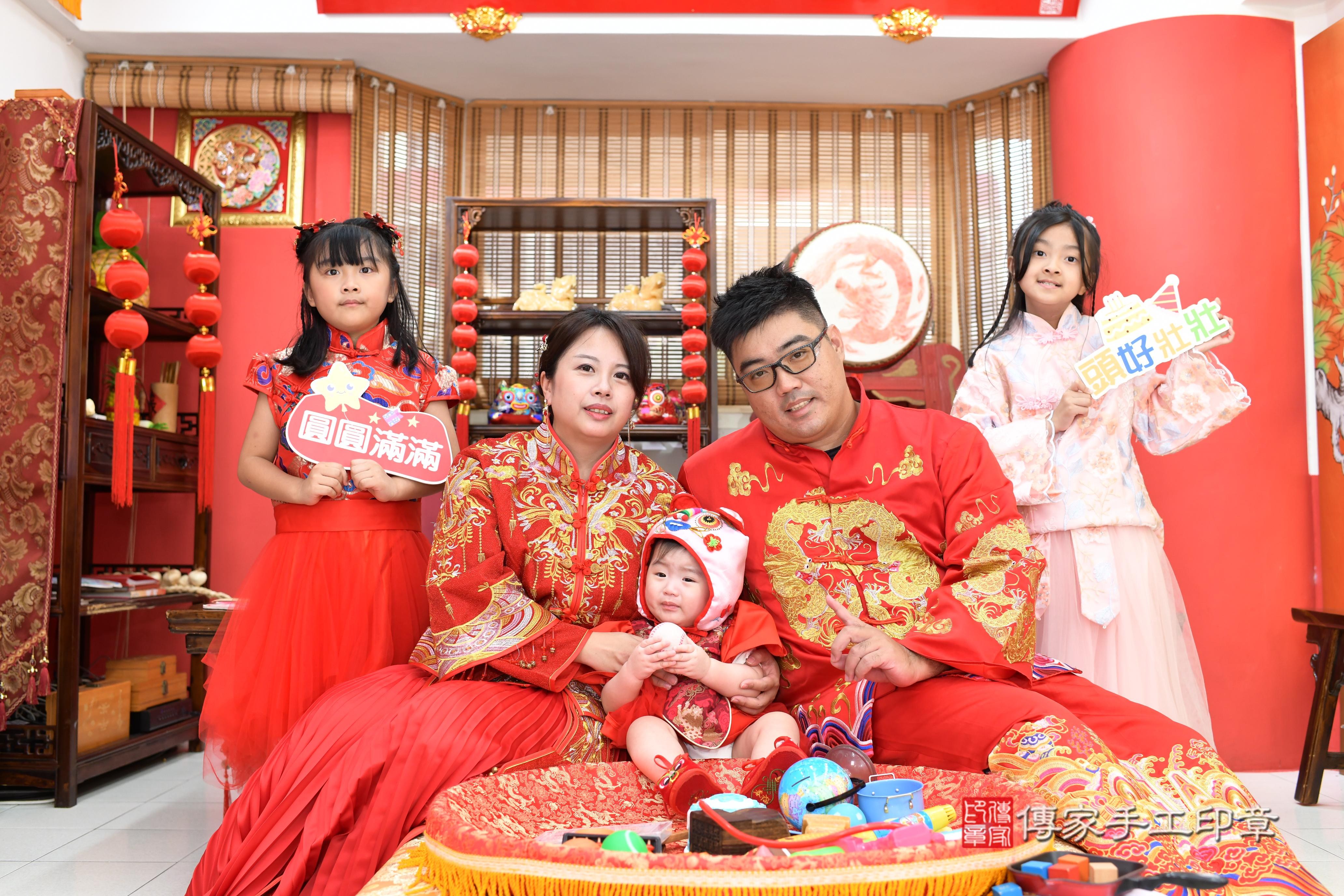 傳家手工印章高雄店、抓周、度脺、美式風會場、傳家嬰兒古禮、吉祥話、抓周道具物品24種、拍照。抓周證書。寶寶抓周、滿周歲、生日快樂、祝福