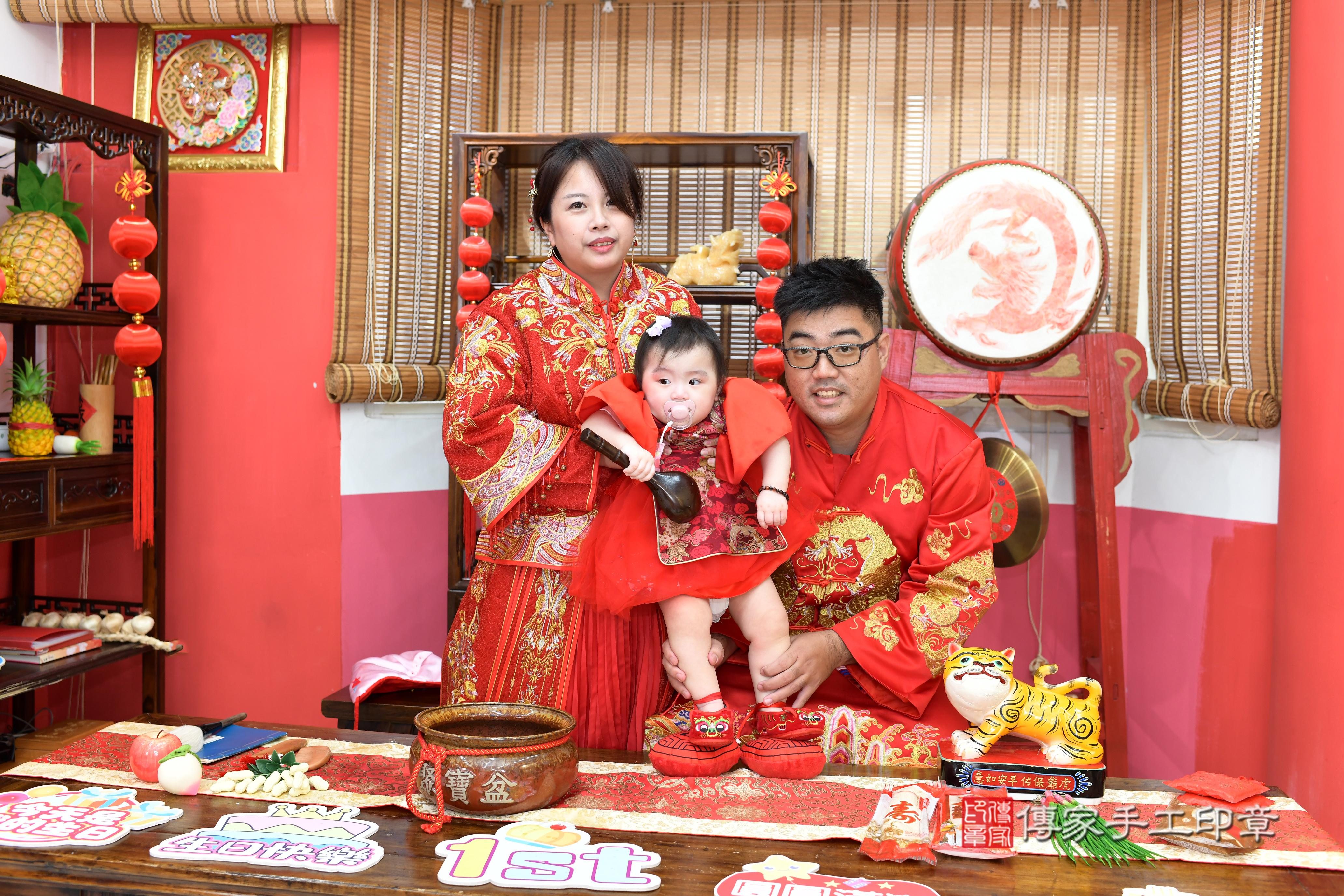 傳家手工印章高雄店、抓周、度脺、美式風會場、傳家嬰兒古禮、吉祥話、抓周道具物品24種、拍照。抓周證書。寶寶抓周、滿周歲、生日快樂、祝福