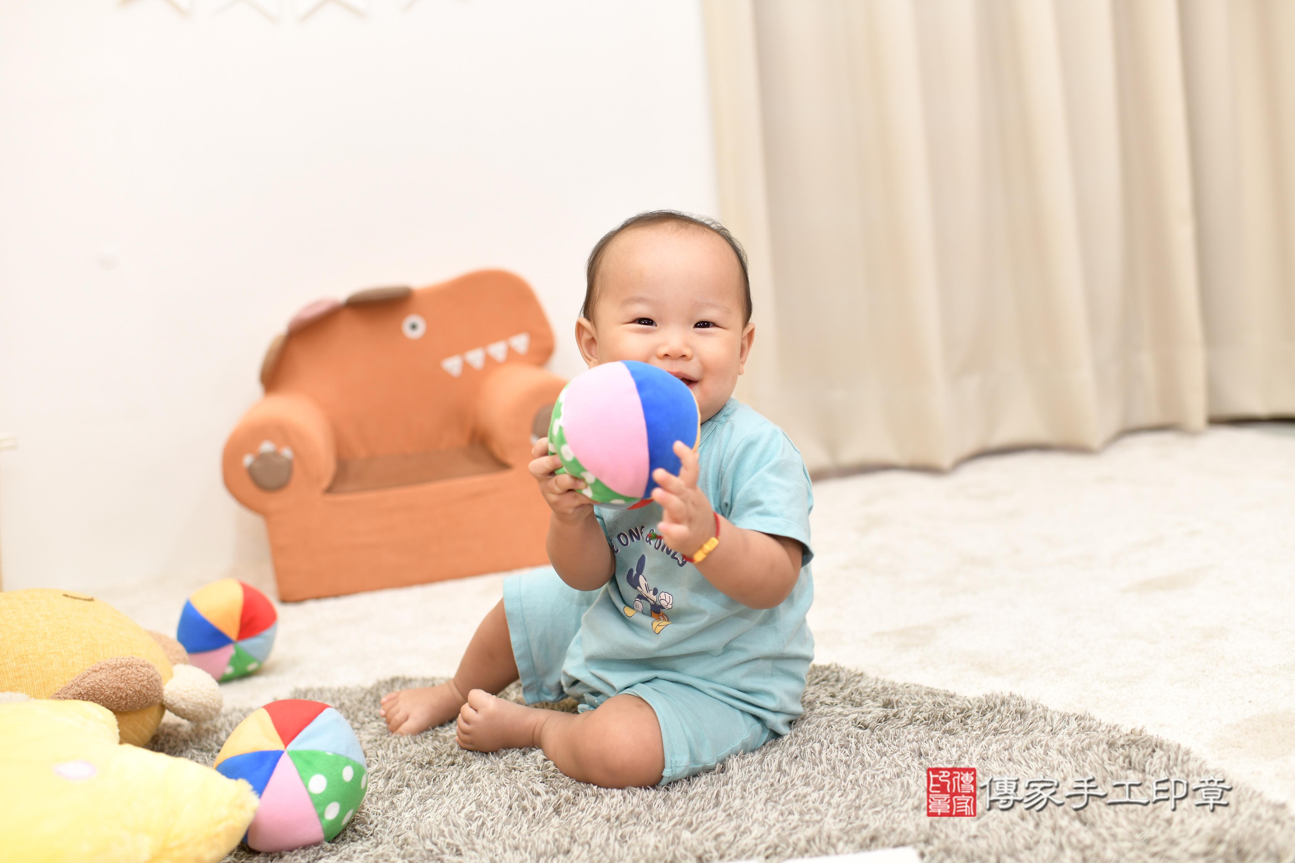 傳家手工印章高雄店、抓周、度脺、美式風會場、傳家嬰兒古禮、吉祥話、抓周道具物品24種、拍照。抓周證書。寶寶抓周、滿周歲、生日快樂、祝福 傳家手工印章高雄店、抓周、度脺、美式風會場、傳家嬰兒古禮、吉祥話、抓周道具物品24種、拍照。抓周證書。寶寶抓周、滿周歲、生日快樂、祝福