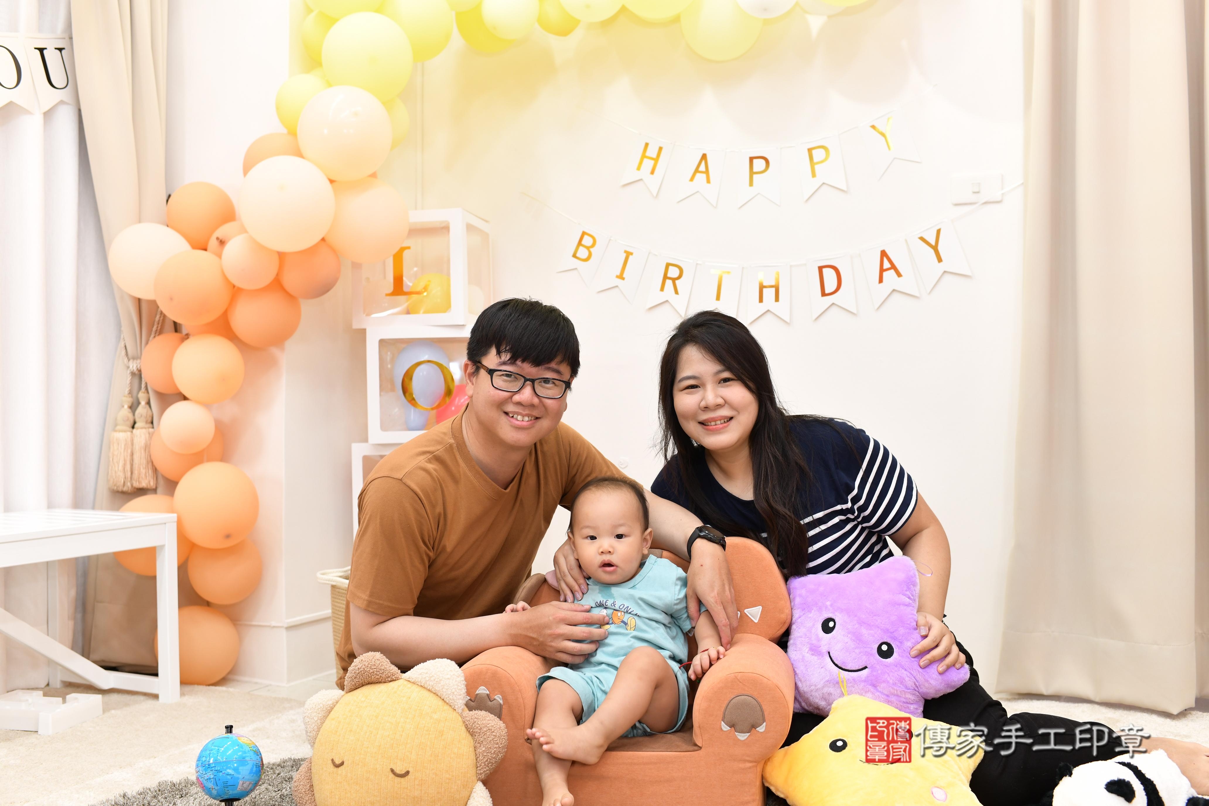 傳家手工印章高雄店、抓周、度脺、美式風會場、傳家嬰兒古禮、吉祥話、抓周道具物品24種、拍照。抓周證書。寶寶抓周、滿周歲、生日快樂、祝福 傳家手工印章高雄店、抓周、度脺、美式風會場、傳家嬰兒古禮、吉祥話、抓周道具物品24種、拍照。抓周證書。寶寶抓周、滿周歲、生日快樂、祝福