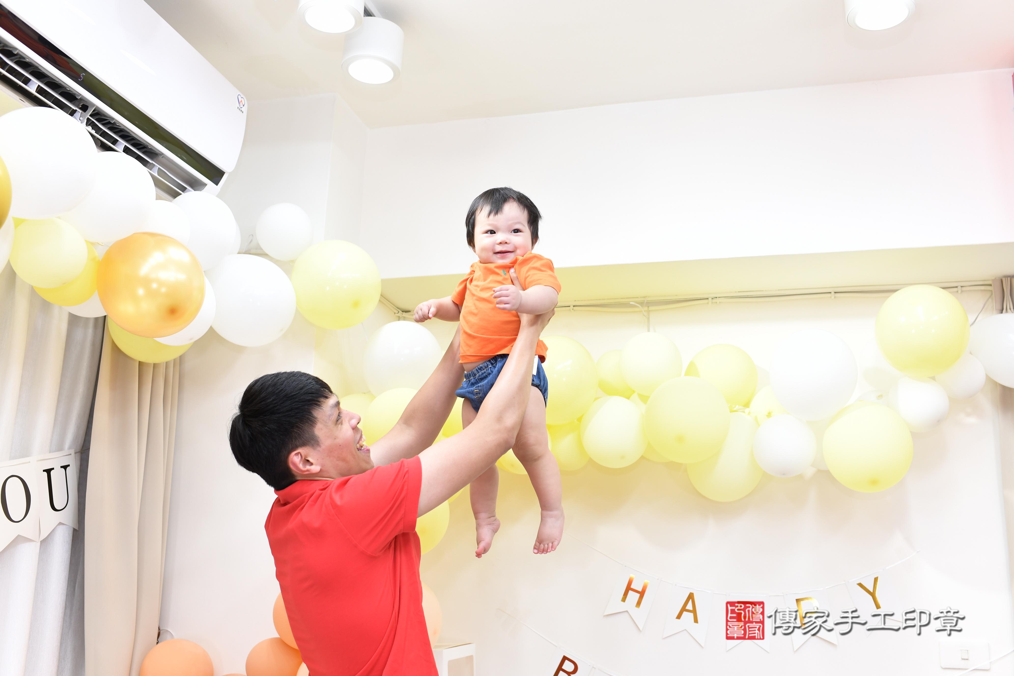 傳家手工印章高雄店、抓周、度脺、美式風會場、傳家嬰兒古禮、吉祥話、抓周道具物品24種、拍照。抓周證書。寶寶抓周、滿周歲、生日快樂、祝福