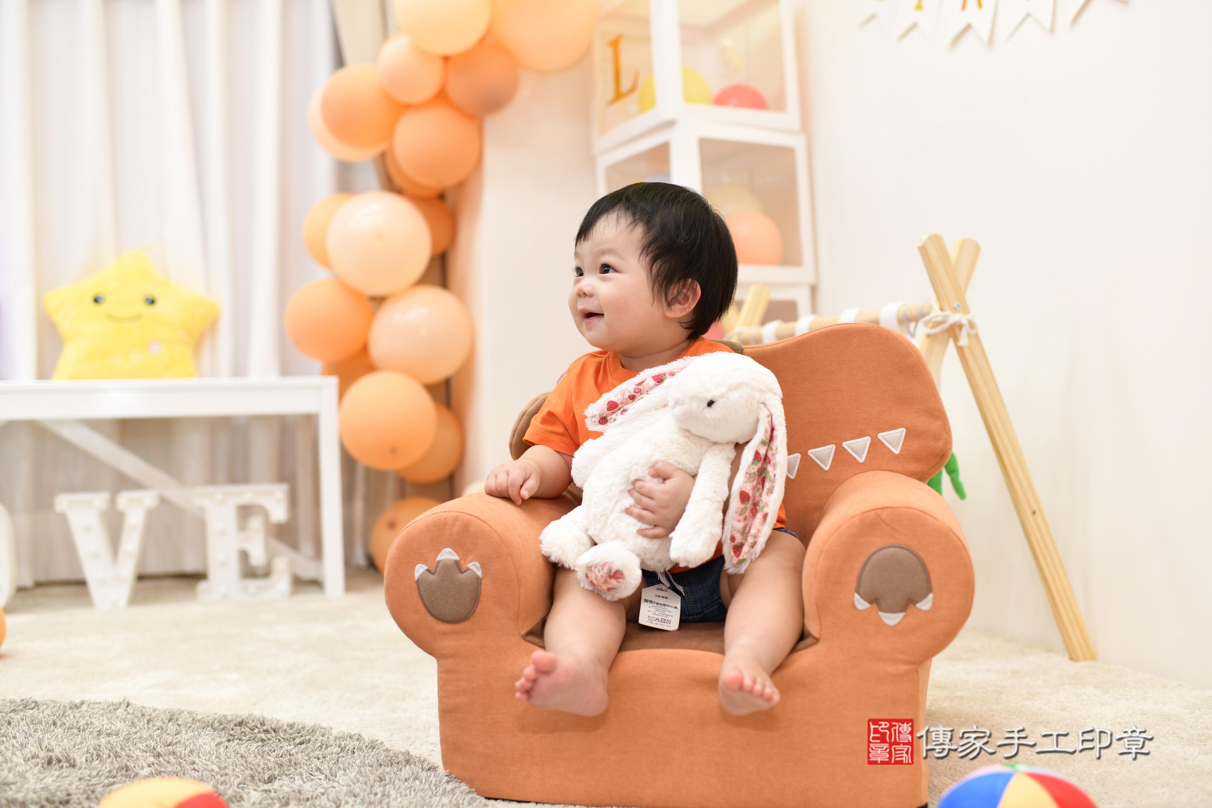 傳家手工印章高雄店、抓周、度脺、美式風會場、傳家嬰兒古禮、吉祥話、抓周道具物品24種、拍照。抓周證書。寶寶抓周、滿周歲、生日快樂、祝福