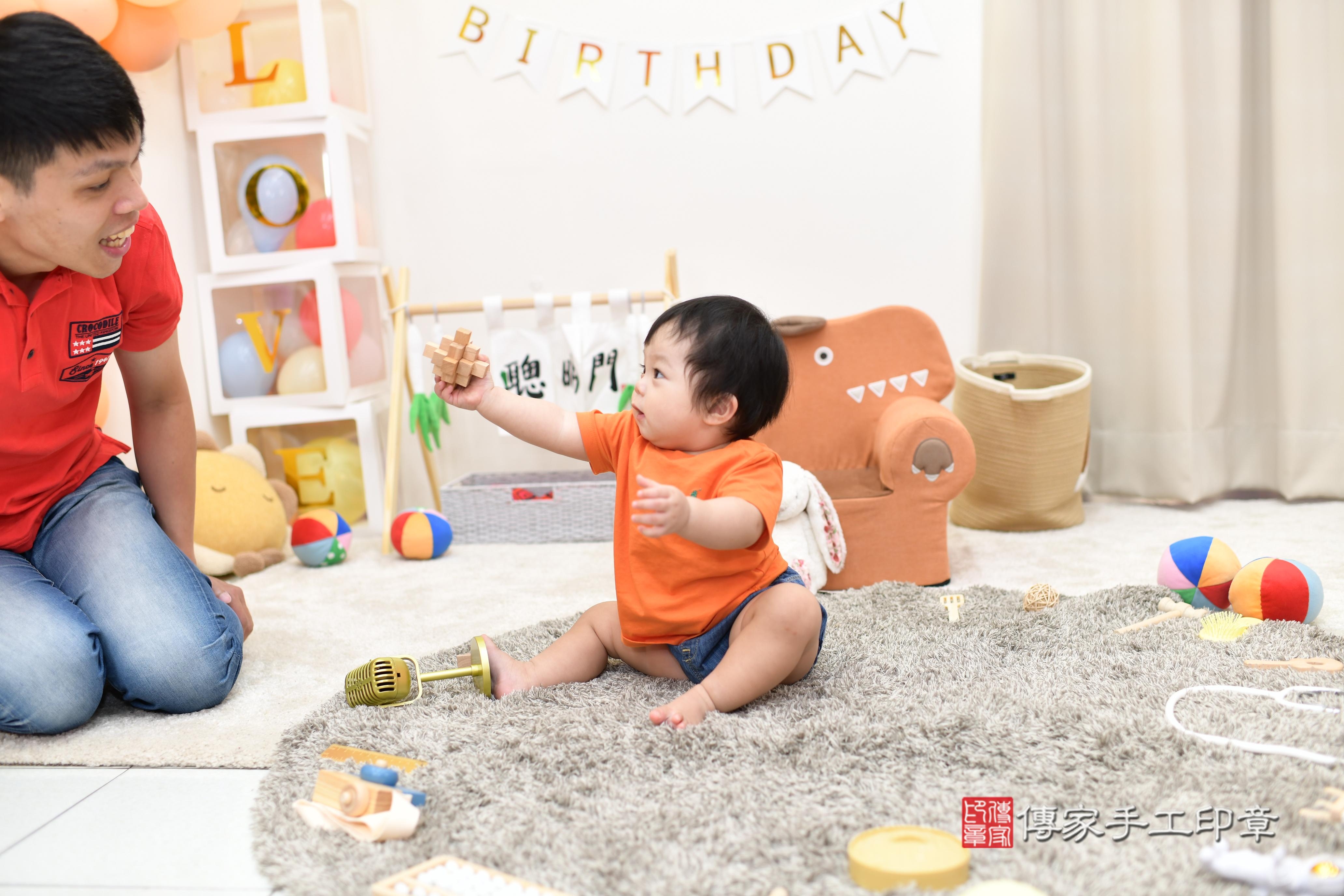 傳家手工印章高雄店、抓周、度脺、美式風會場、傳家嬰兒古禮、吉祥話、抓周道具物品24種、拍照。抓周證書。寶寶抓周、滿周歲、生日快樂、祝福