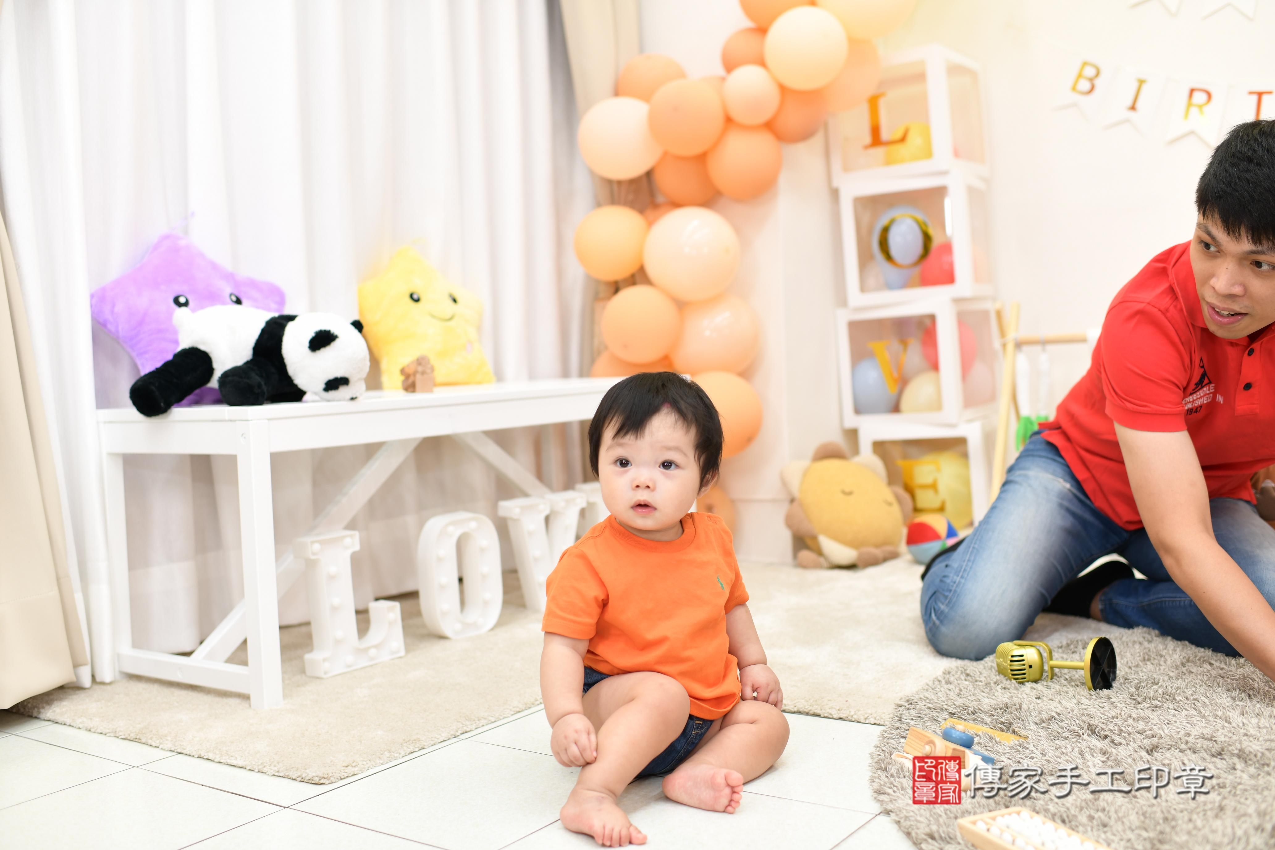 傳家手工印章高雄店、抓周、度脺、美式風會場、傳家嬰兒古禮、吉祥話、抓周道具物品24種、拍照。抓周證書。寶寶抓周、滿周歲、生日快樂、祝福