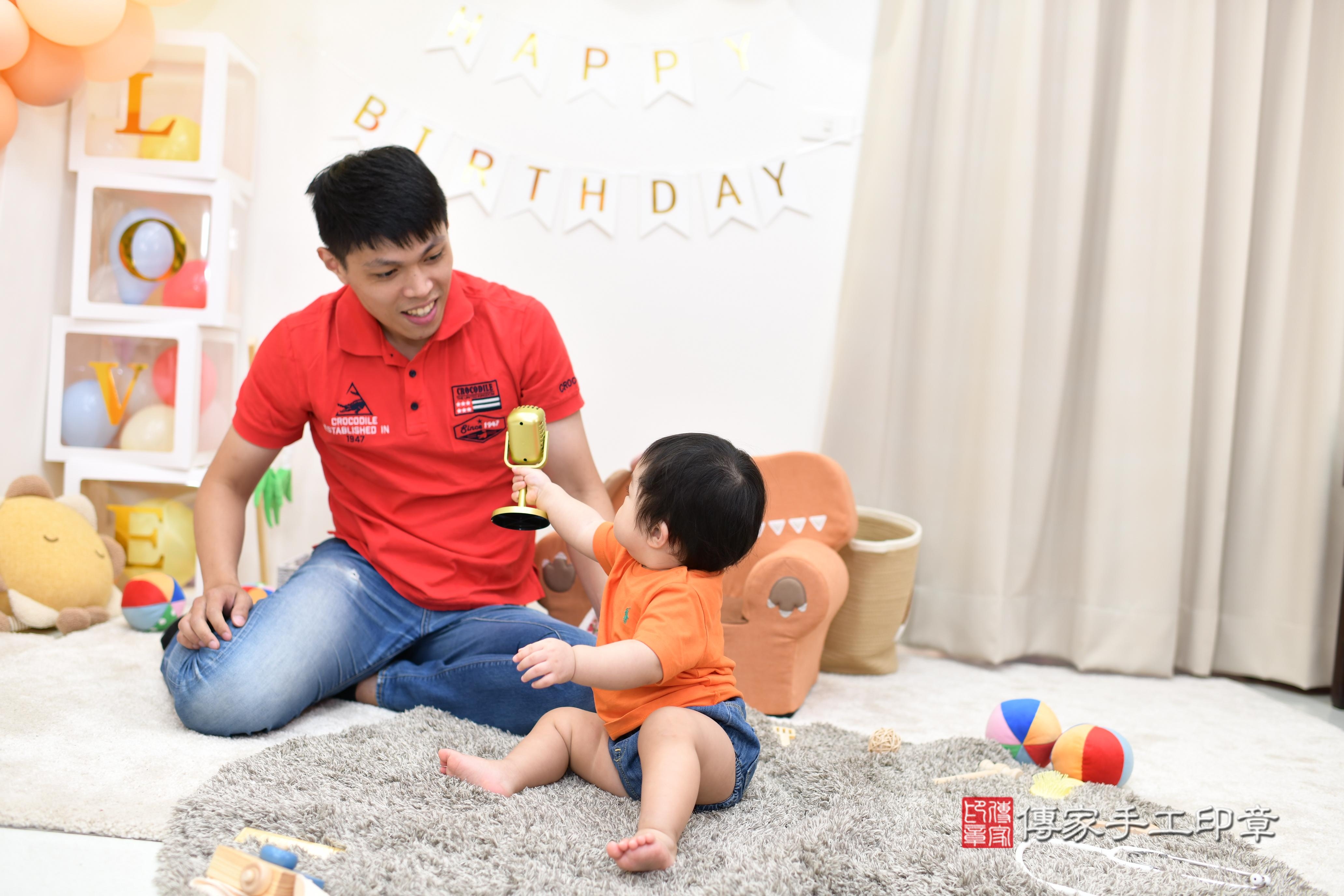 傳家手工印章高雄店、抓周、度脺、美式風會場、傳家嬰兒古禮、吉祥話、抓周道具物品24種、拍照。抓周證書。寶寶抓周、滿周歲、生日快樂、祝福