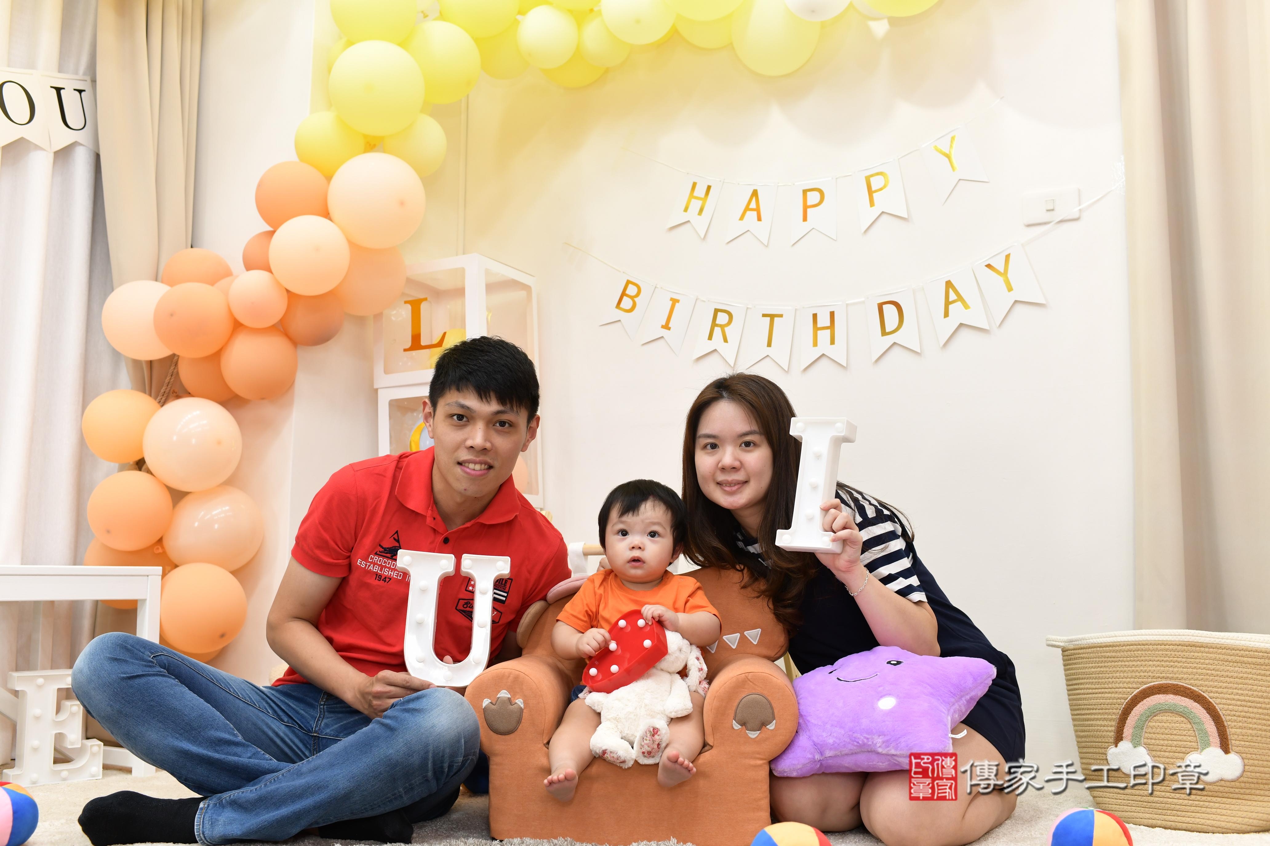 傳家手工印章高雄店、抓周、度脺、美式風會場、傳家嬰兒古禮、吉祥話、抓周道具物品24種、拍照。抓周證書。寶寶抓周、滿周歲、生日快樂、祝福