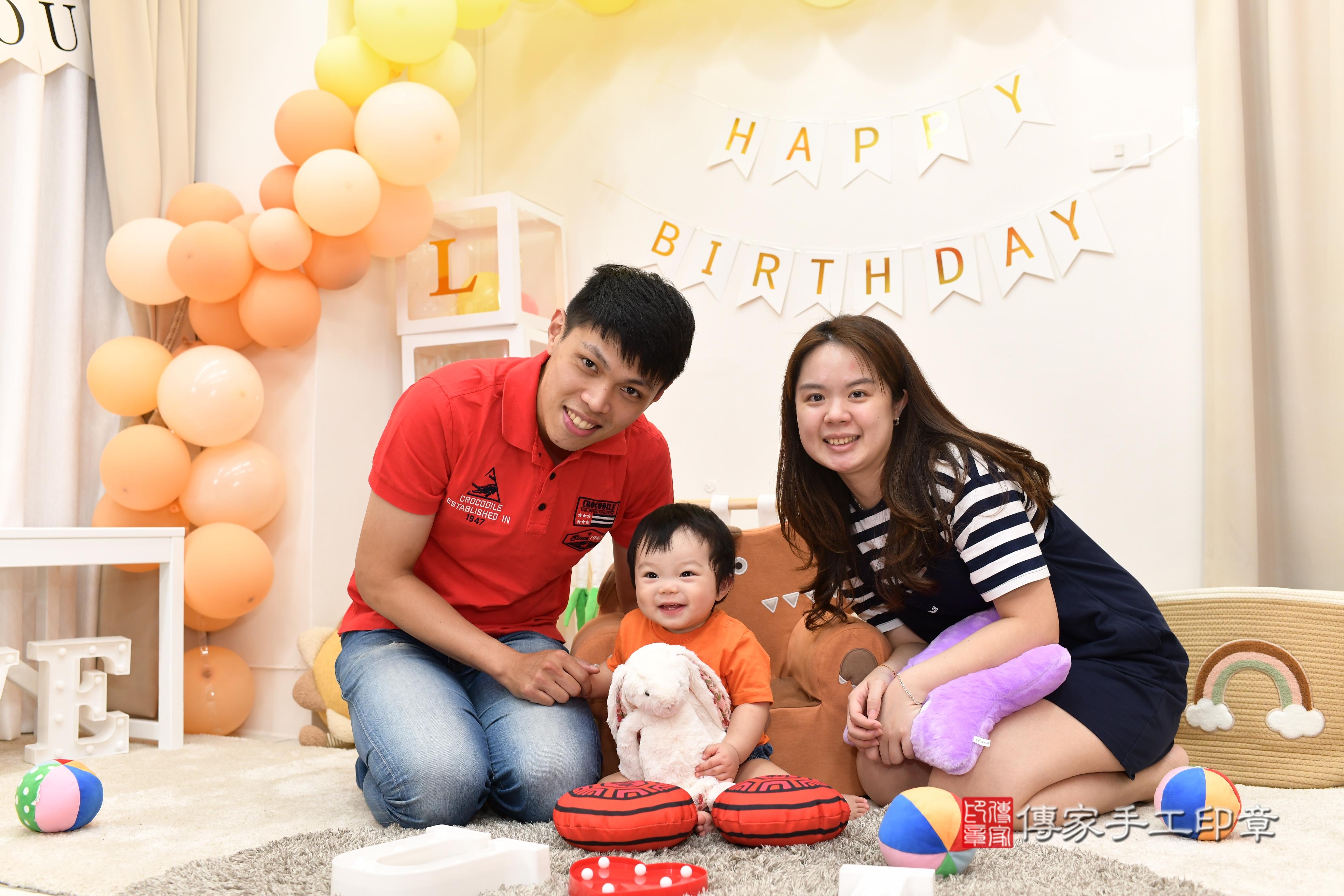 傳家手工印章高雄店、抓周、度脺、美式風會場、傳家嬰兒古禮、吉祥話、抓周道具物品24種、拍照。抓周證書。寶寶抓周、滿周歲、生日快樂、祝福