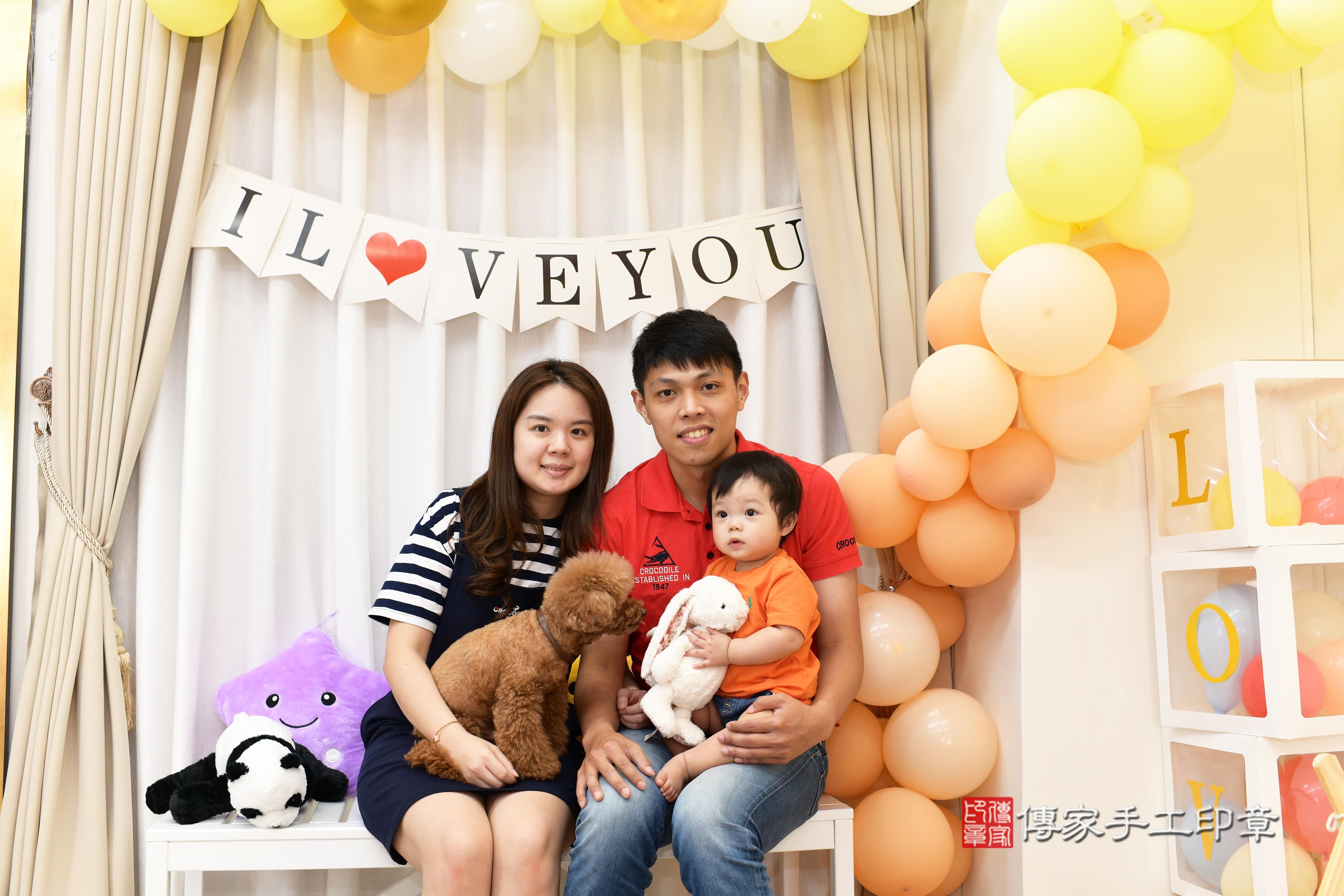 傳家手工印章高雄店、抓周、度脺、美式風會場、傳家嬰兒古禮、吉祥話、抓周道具物品24種、拍照。抓周證書。寶寶抓周、滿周歲、生日快樂、祝福