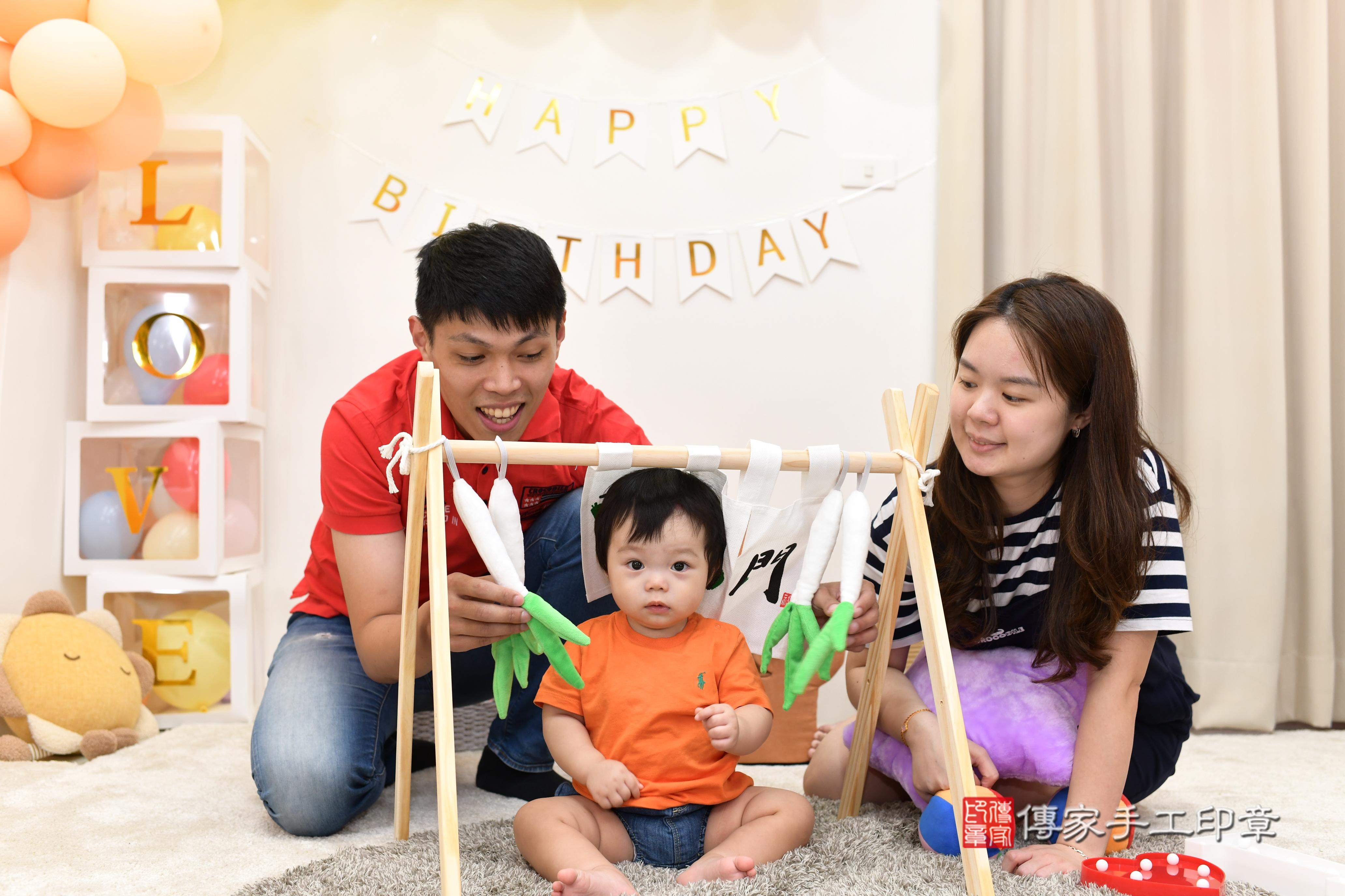 傳家手工印章高雄店、抓周、度脺、美式風會場、傳家嬰兒古禮、吉祥話、抓周道具物品24種、拍照。抓周證書。寶寶抓周、滿周歲、生日快樂、祝福