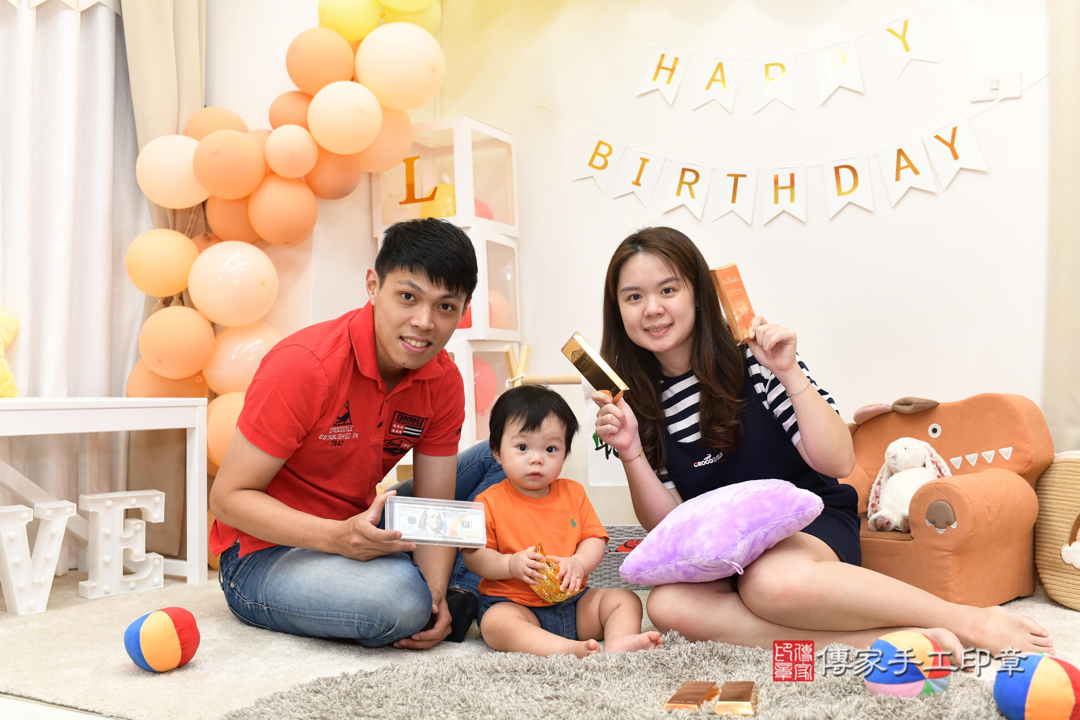 傳家手工印章高雄店、抓周、度脺、美式風會場、傳家嬰兒古禮、吉祥話、抓周道具物品24種、拍照。抓周證書。寶寶抓周、滿周歲、生日快樂、祝福