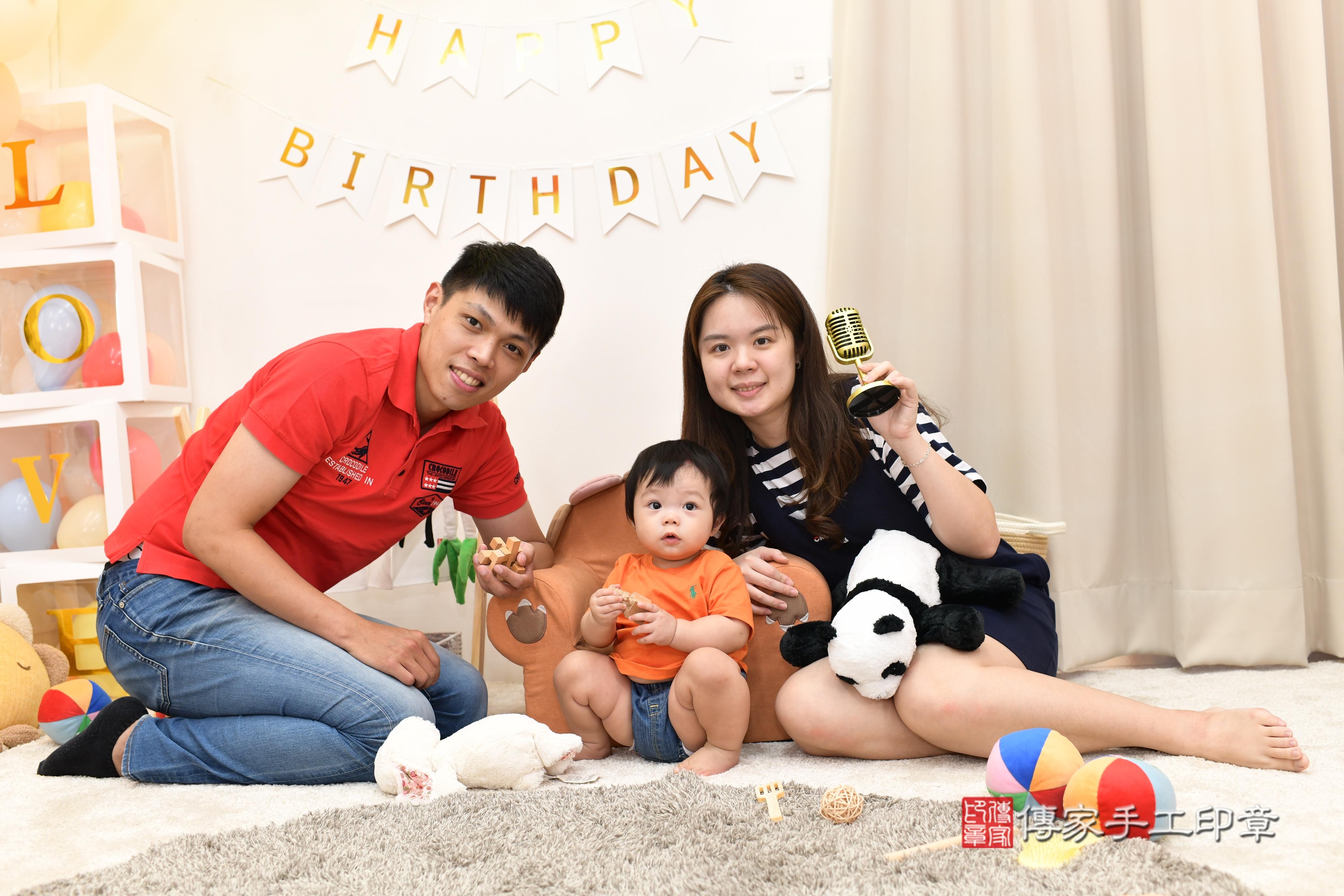 傳家手工印章高雄店、抓周、度脺、美式風會場、傳家嬰兒古禮、吉祥話、抓周道具物品24種、拍照。抓周證書。寶寶抓周、滿周歲、生日快樂、祝福