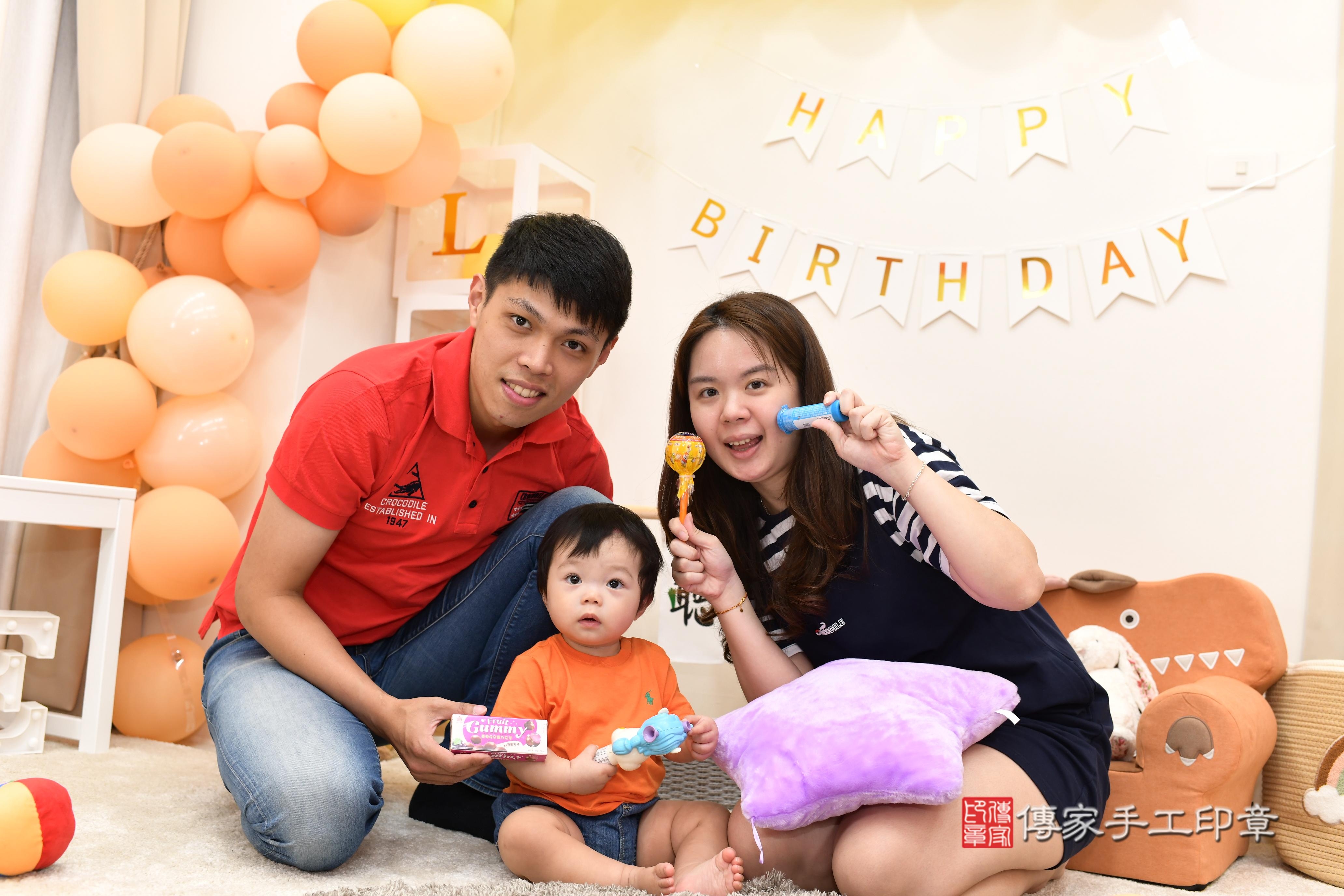 傳家手工印章高雄店、抓周、度脺、美式風會場、傳家嬰兒古禮、吉祥話、抓周道具物品24種、拍照。抓周證書。寶寶抓周、滿周歲、生日快樂、祝福