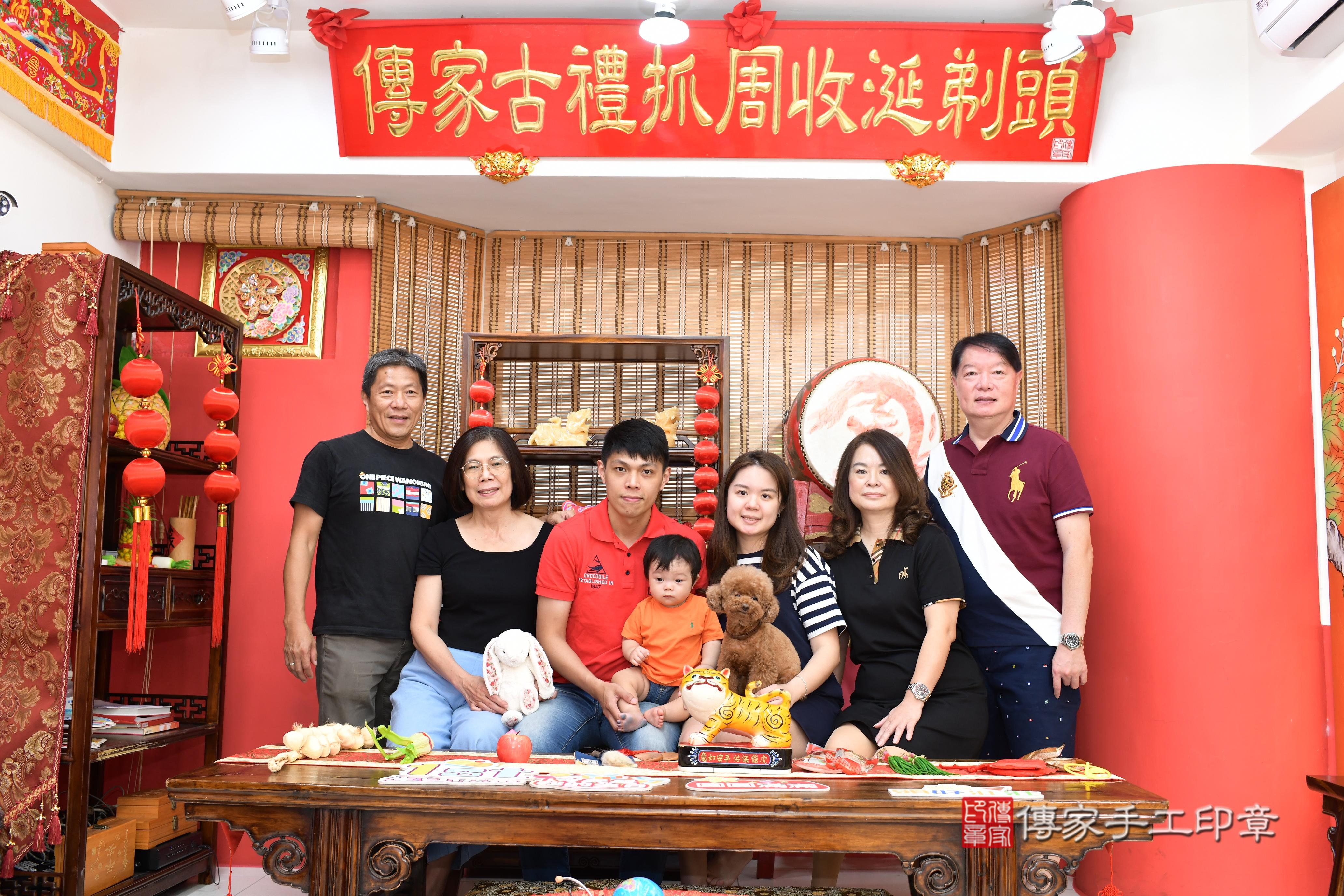 傳家手工印章高雄店、抓周、度脺、美式風會場、傳家嬰兒古禮、吉祥話、抓周道具物品24種、拍照。抓周證書。寶寶抓周、滿周歲、生日快樂、祝福