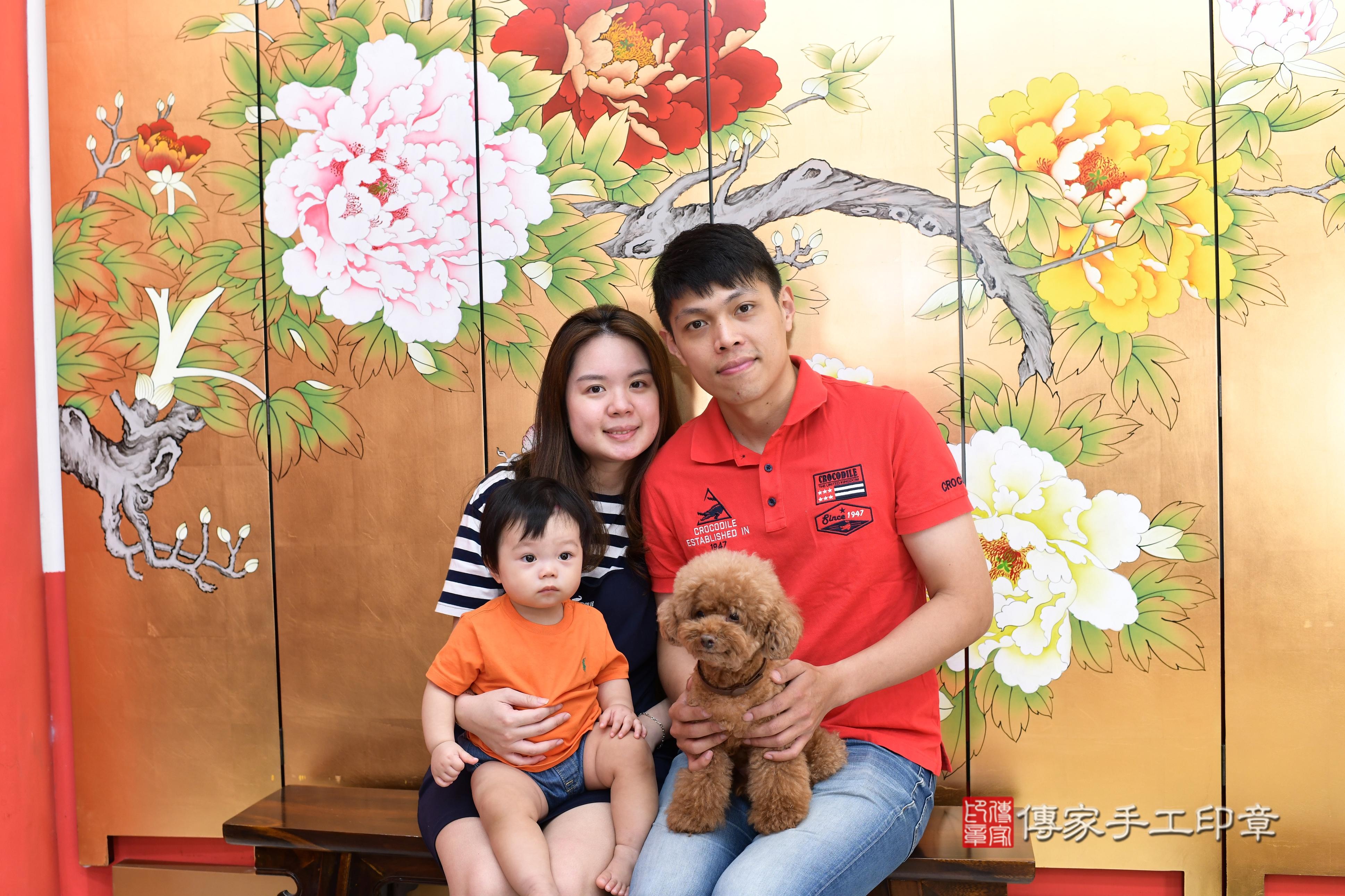 傳家手工印章高雄店、抓周、度脺、美式風會場、傳家嬰兒古禮、吉祥話、抓周道具物品24種、拍照。抓周證書。寶寶抓周、滿周歲、生日快樂、祝福