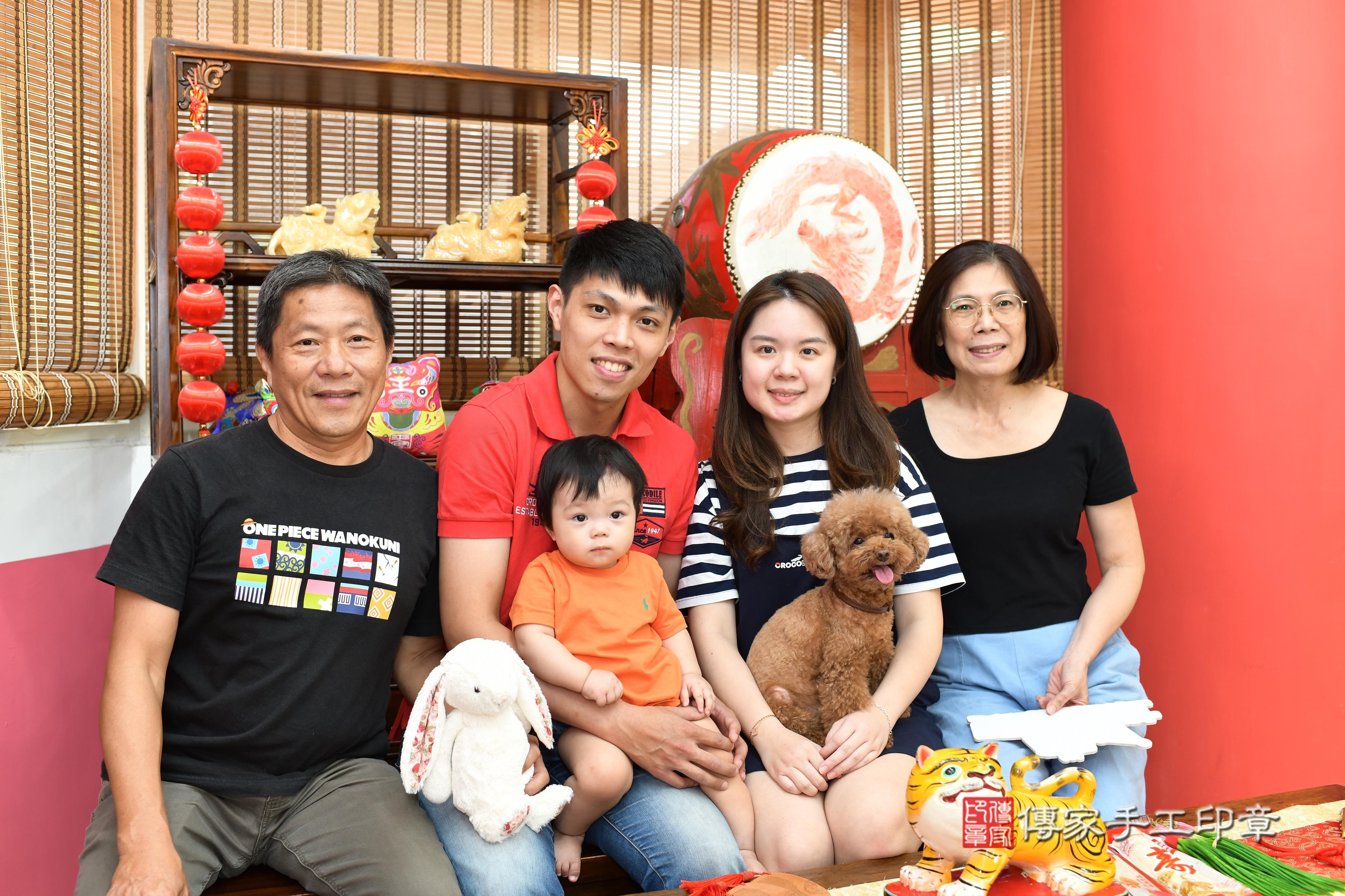 傳家手工印章高雄店、抓周、度脺、美式風會場、傳家嬰兒古禮、吉祥話、抓周道具物品24種、拍照。抓周證書。寶寶抓周、滿周歲、生日快樂、祝福