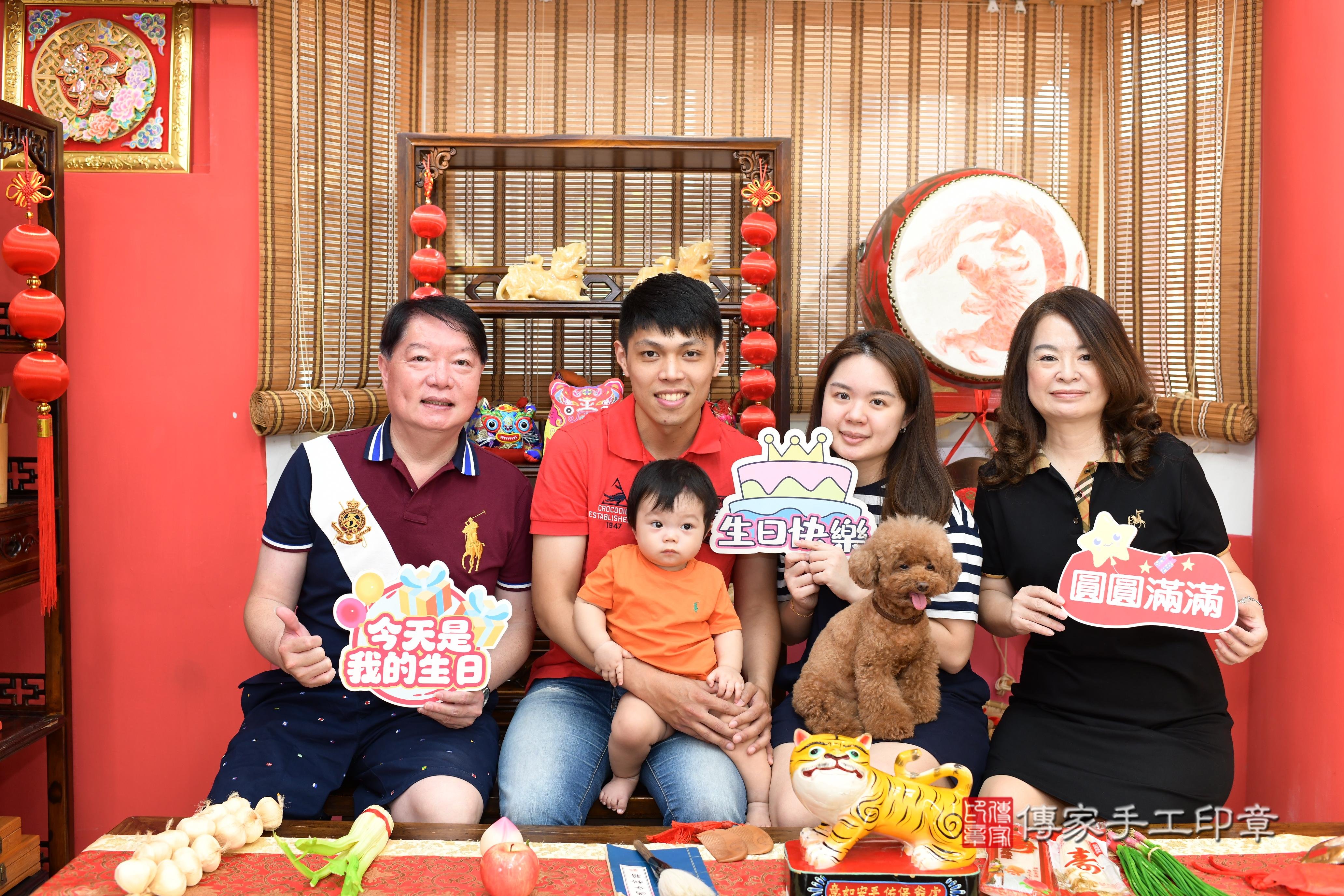 傳家手工印章高雄店、抓周、度脺、美式風會場、傳家嬰兒古禮、吉祥話、抓周道具物品24種、拍照。抓周證書。寶寶抓周、滿周歲、生日快樂、祝福