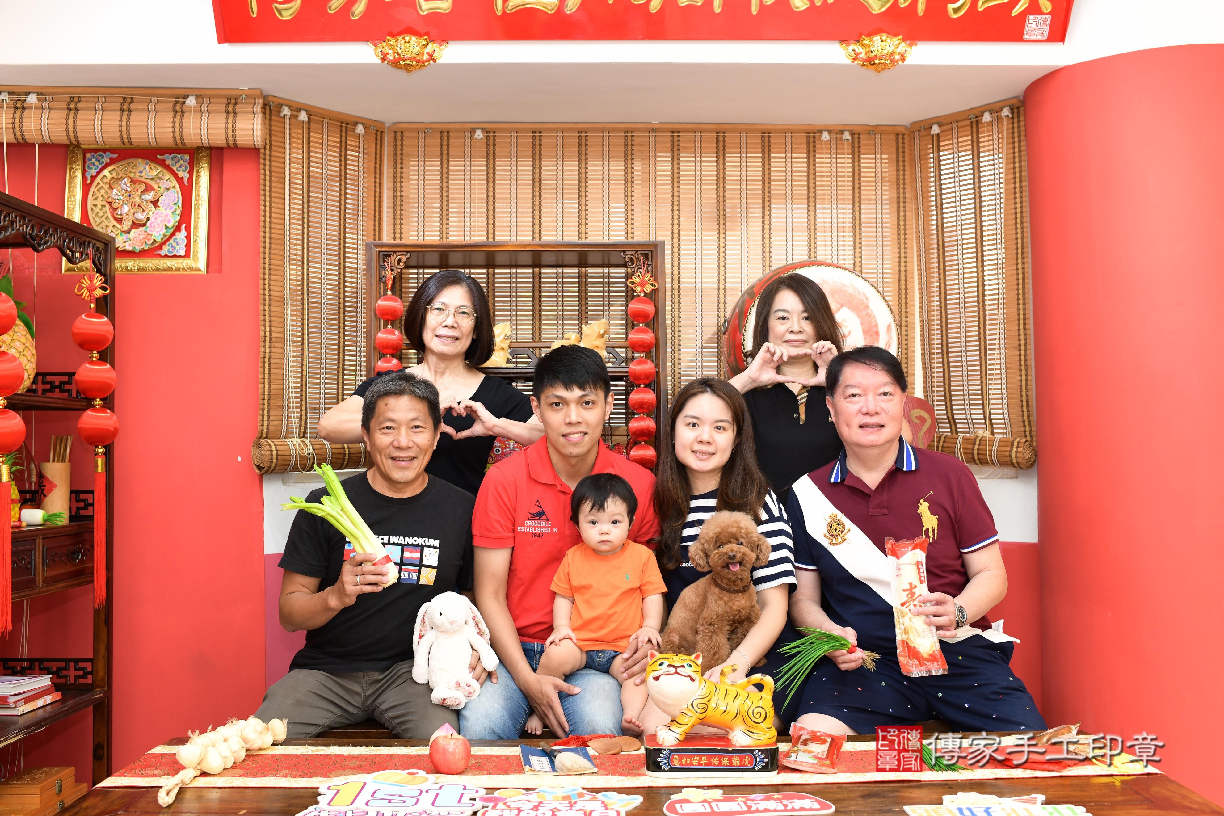 傳家手工印章高雄店、抓周、度脺、美式風會場、傳家嬰兒古禮、吉祥話、抓周道具物品24種、拍照。抓周證書。寶寶抓周、滿周歲、生日快樂、祝福