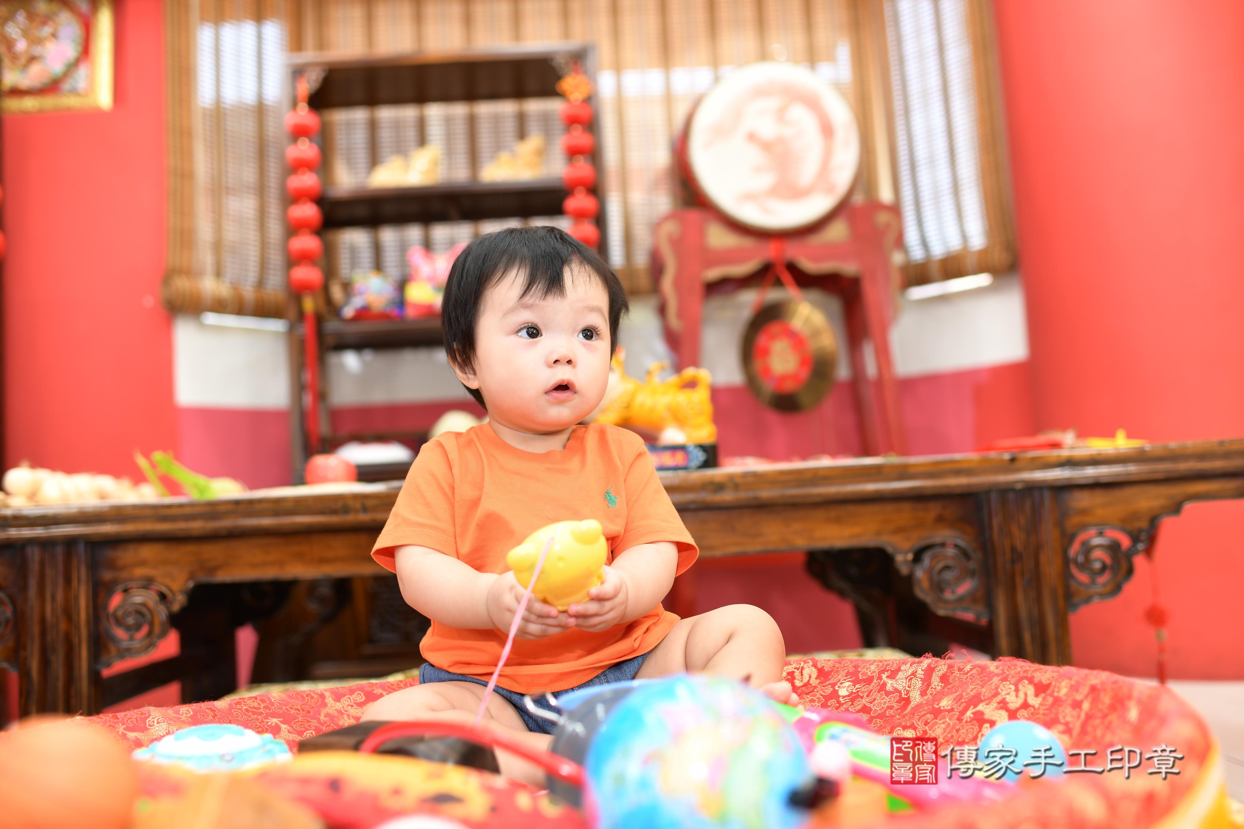 傳家手工印章高雄店、抓周、度脺、美式風會場、傳家嬰兒古禮、吉祥話、抓周道具物品24種、拍照。抓周證書。寶寶抓周、滿周歲、生日快樂、祝福