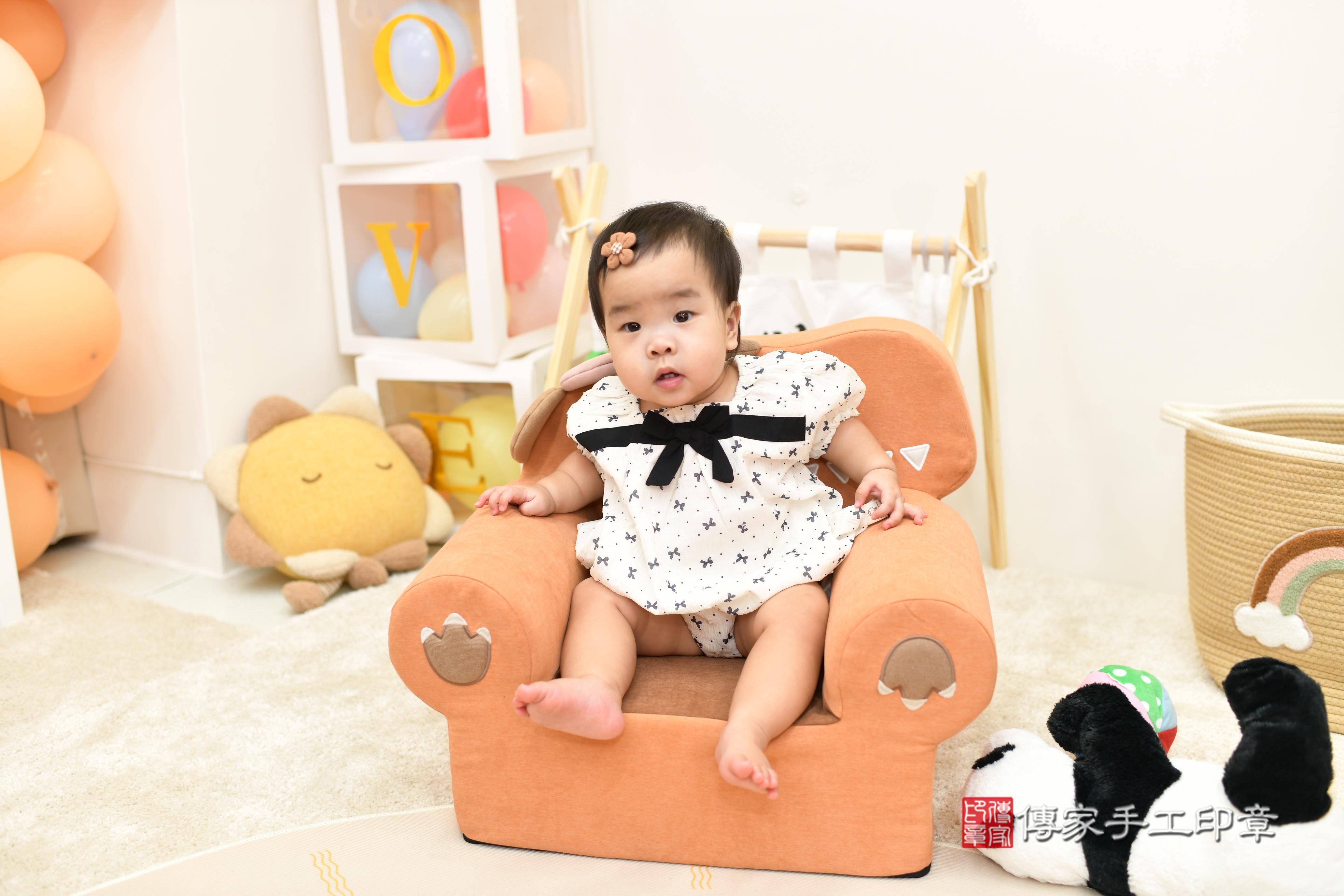 傳家手工印章高雄店、抓周、度脺、美式風會場、傳家嬰兒古禮、吉祥話、抓周道具物品24種、拍照。抓周證書。寶寶抓周、滿周歲、生日快樂、祝福