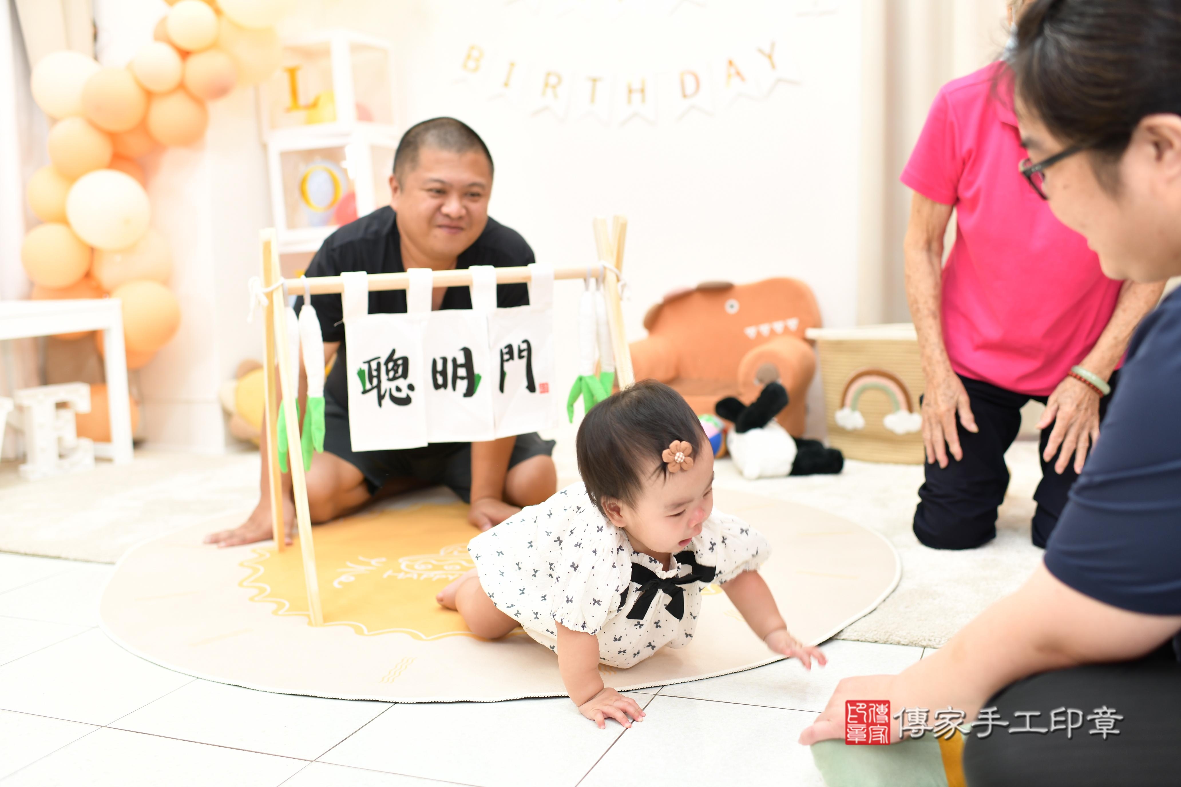 傳家手工印章高雄店、抓周、度脺、美式風會場、傳家嬰兒古禮、吉祥話、抓周道具物品24種、拍照。抓周證書。寶寶抓周、滿周歲、生日快樂、祝福