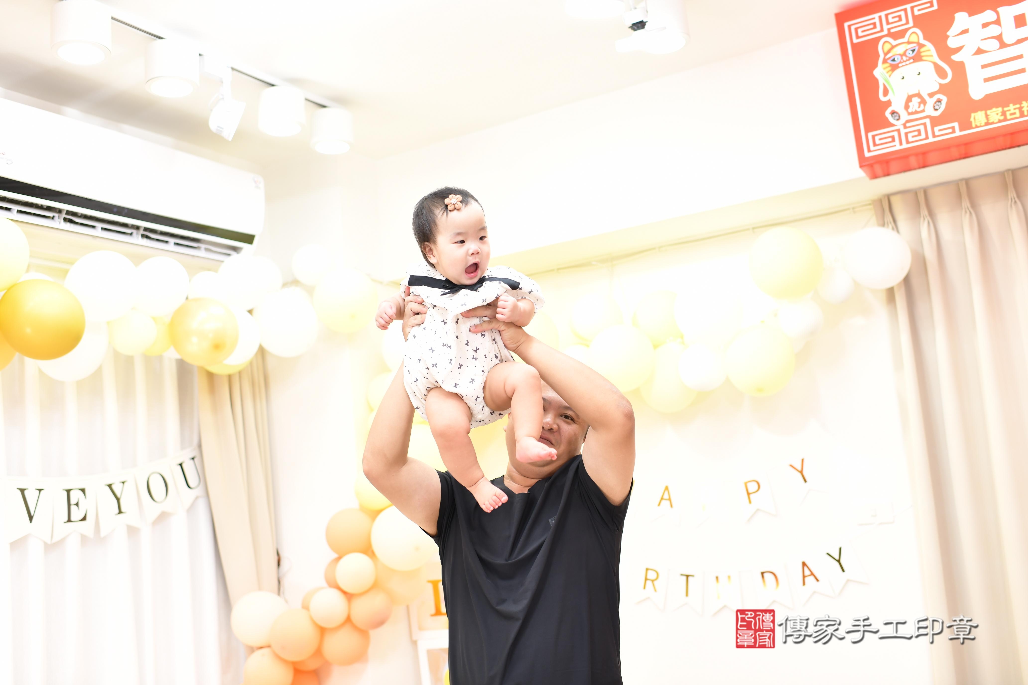 傳家手工印章高雄店、抓周、度脺、美式風會場、傳家嬰兒古禮、吉祥話、抓周道具物品24種、拍照。抓周證書。寶寶抓周、滿周歲、生日快樂、祝福