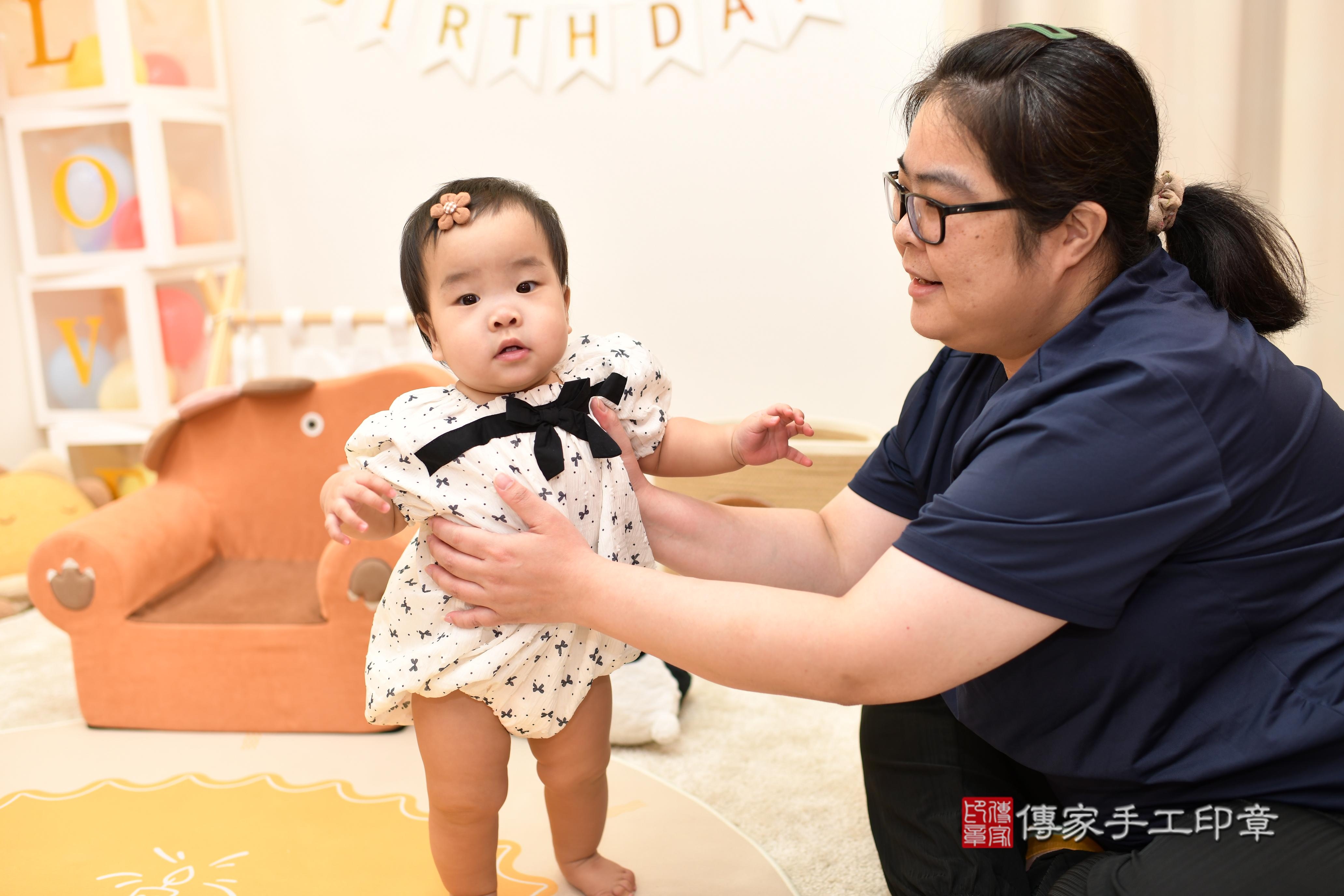 傳家手工印章高雄店、抓周、度脺、美式風會場、傳家嬰兒古禮、吉祥話、抓周道具物品24種、拍照。抓周證書。寶寶抓周、滿周歲、生日快樂、祝福