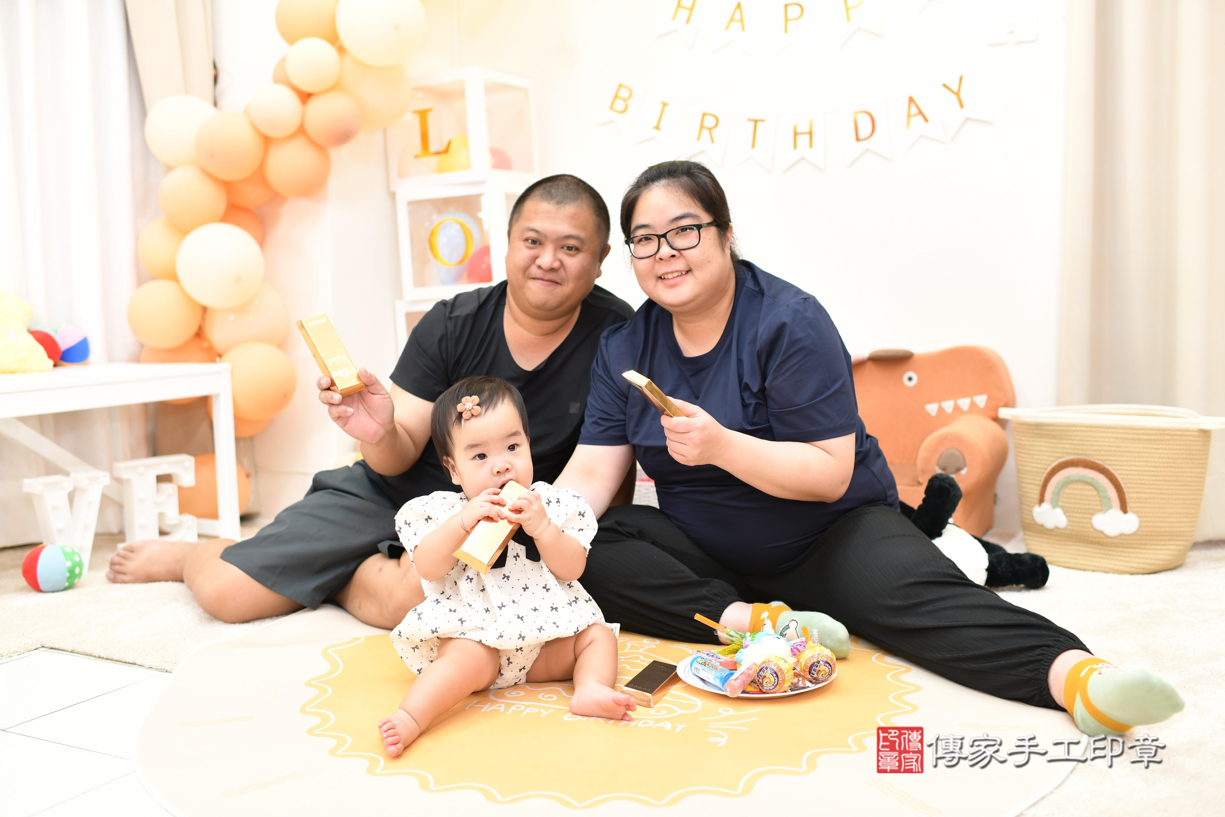 傳家手工印章高雄店、抓周、度脺、美式風會場、傳家嬰兒古禮、吉祥話、抓周道具物品24種、拍照。抓周證書。寶寶抓周、滿周歲、生日快樂、祝福