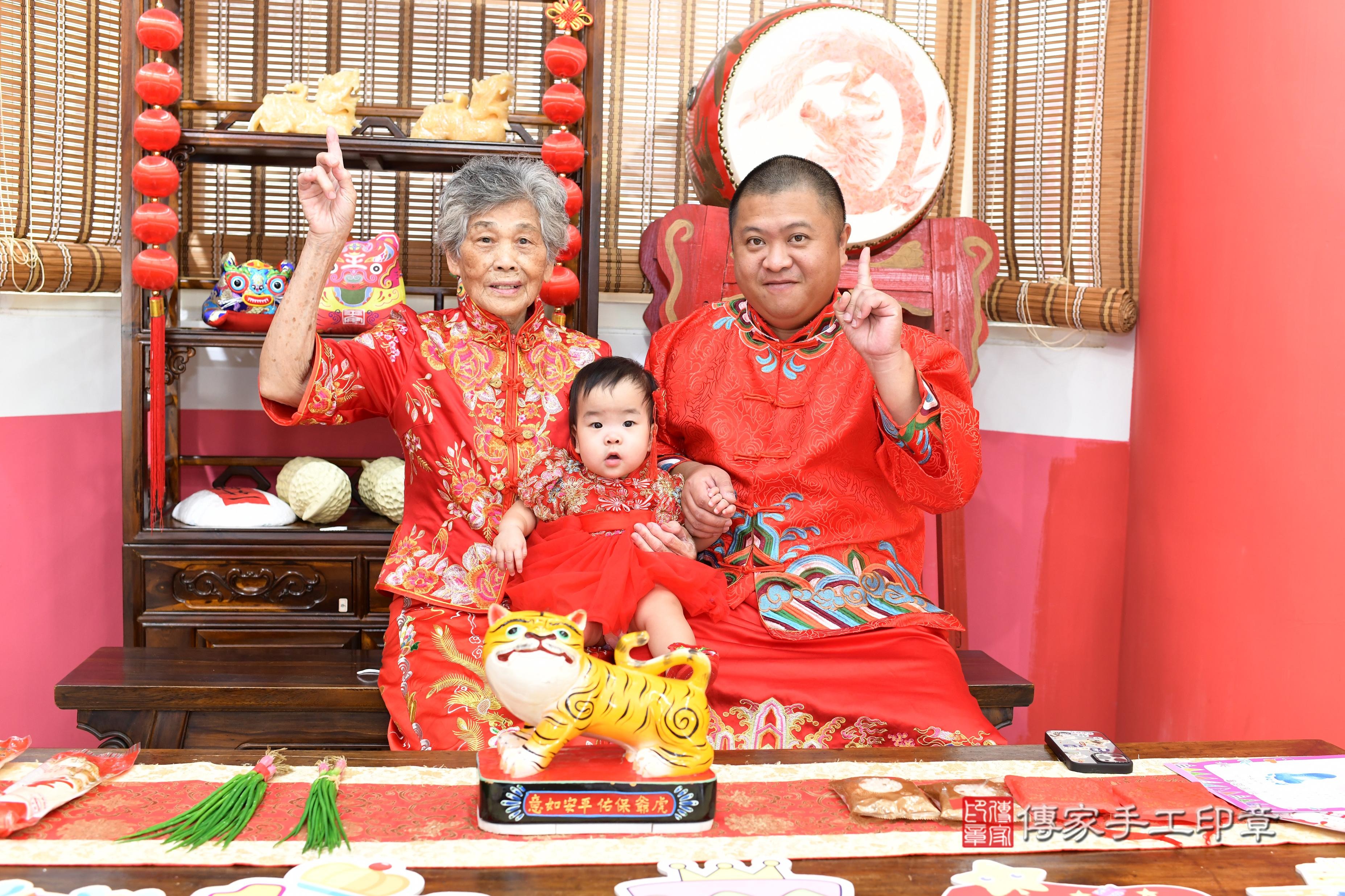 傳家手工印章高雄店、抓周、度脺、美式風會場、傳家嬰兒古禮、吉祥話、抓周道具物品24種、拍照。抓周證書。寶寶抓周、滿周歲、生日快樂、祝福