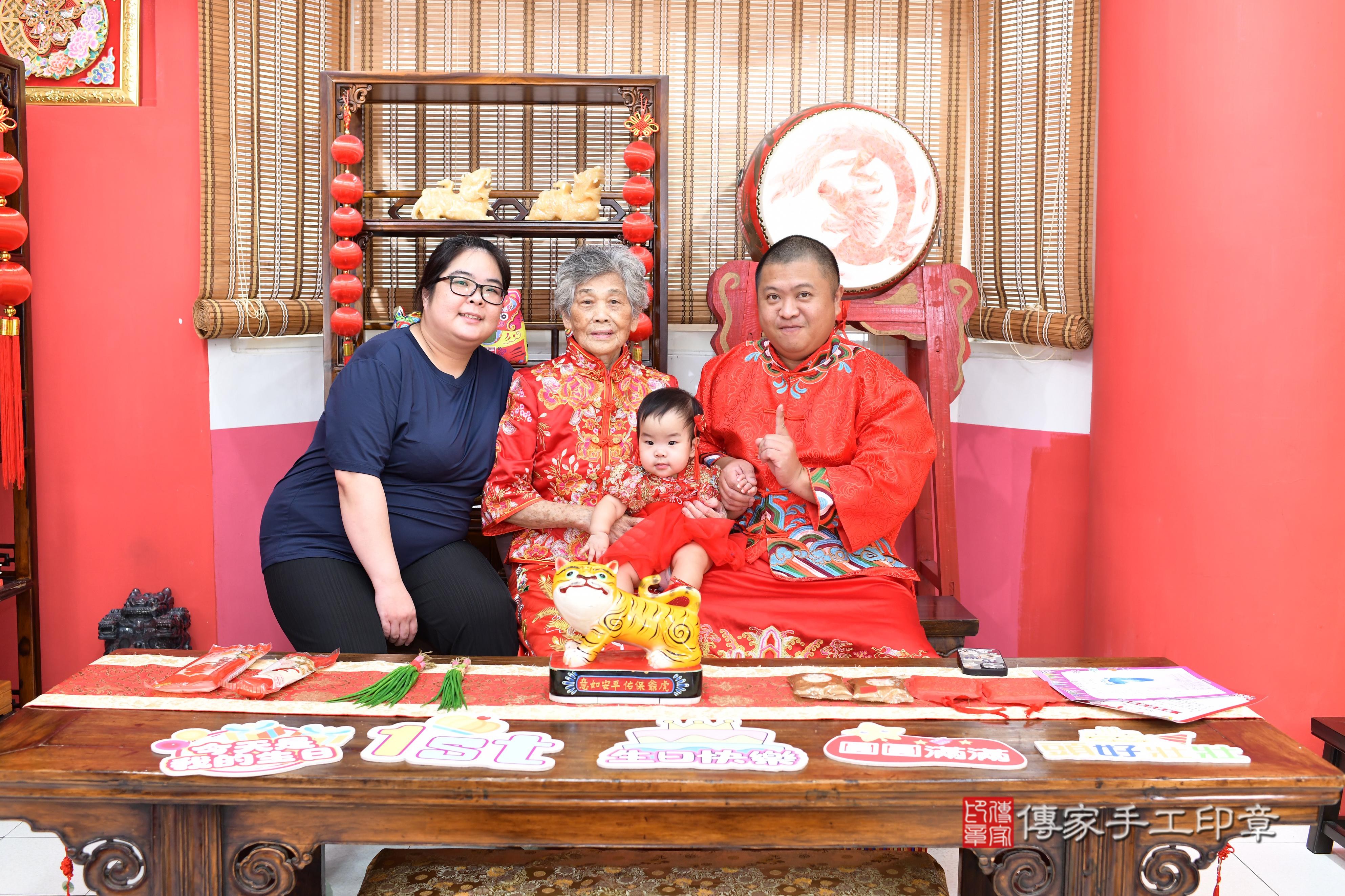 傳家手工印章高雄店、抓周、度脺、美式風會場、傳家嬰兒古禮、吉祥話、抓周道具物品24種、拍照。抓周證書。寶寶抓周、滿周歲、生日快樂、祝福