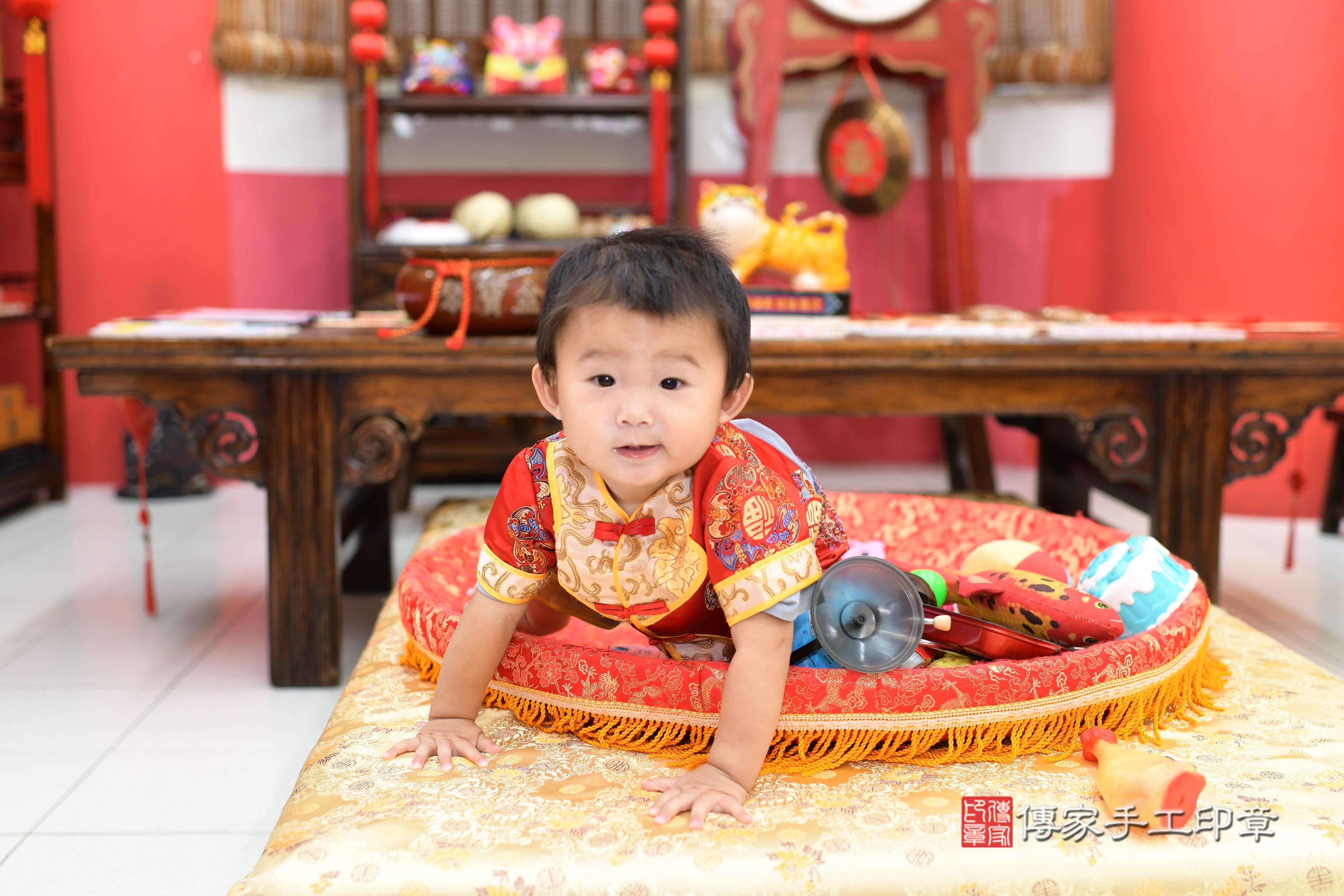 傳家手工印章高雄店、抓周、度脺、美式風會場、傳家嬰兒古禮、吉祥話、抓周道具物品24種、拍照。抓周證書。寶寶抓周、滿周歲、生日快樂、祝福