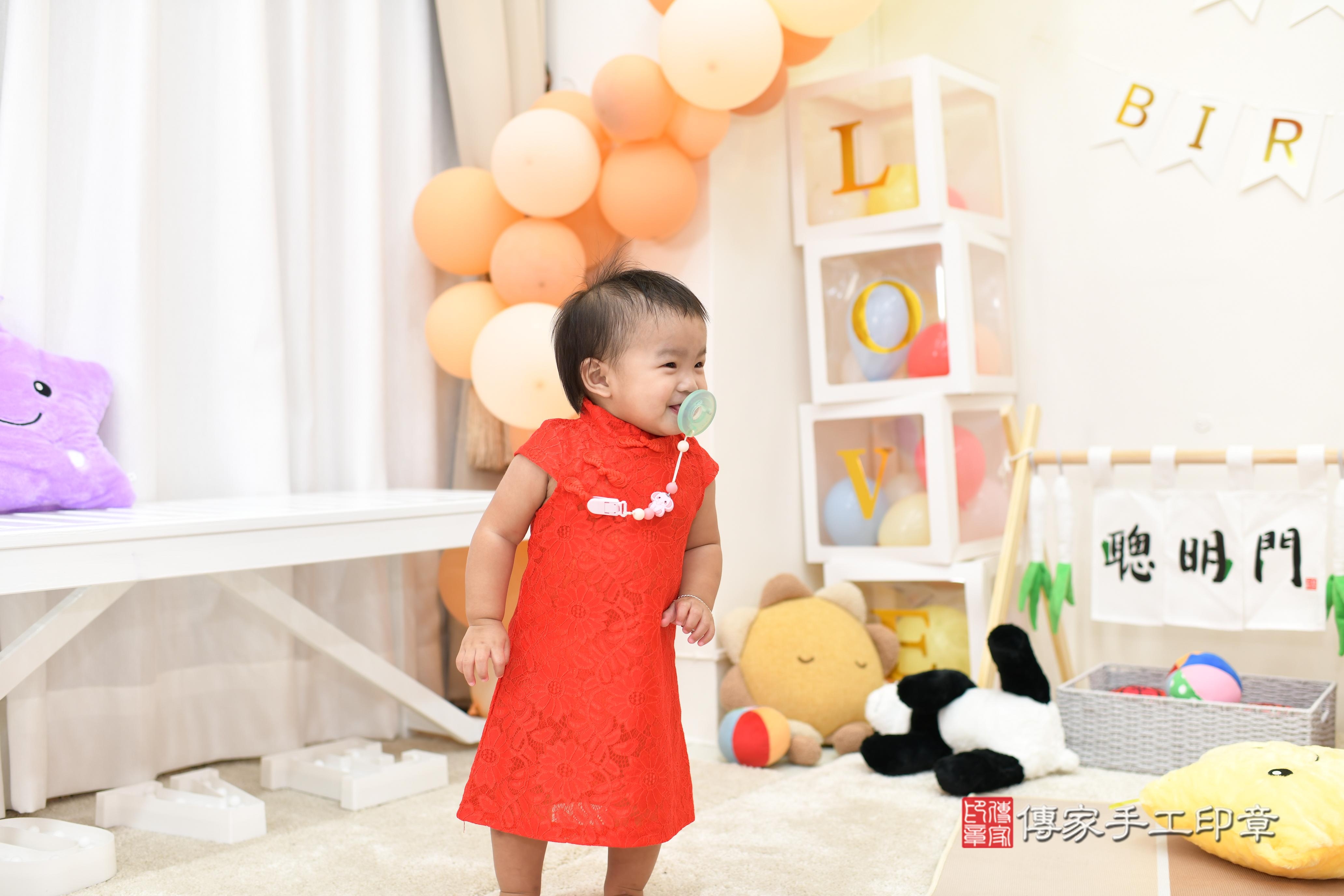 傳家手工印章高雄店、抓周、度脺、美式風會場、傳家嬰兒古禮、吉祥話、抓周道具物品24種、拍照。抓周證書。寶寶抓周、滿周歲、生日快樂、祝福