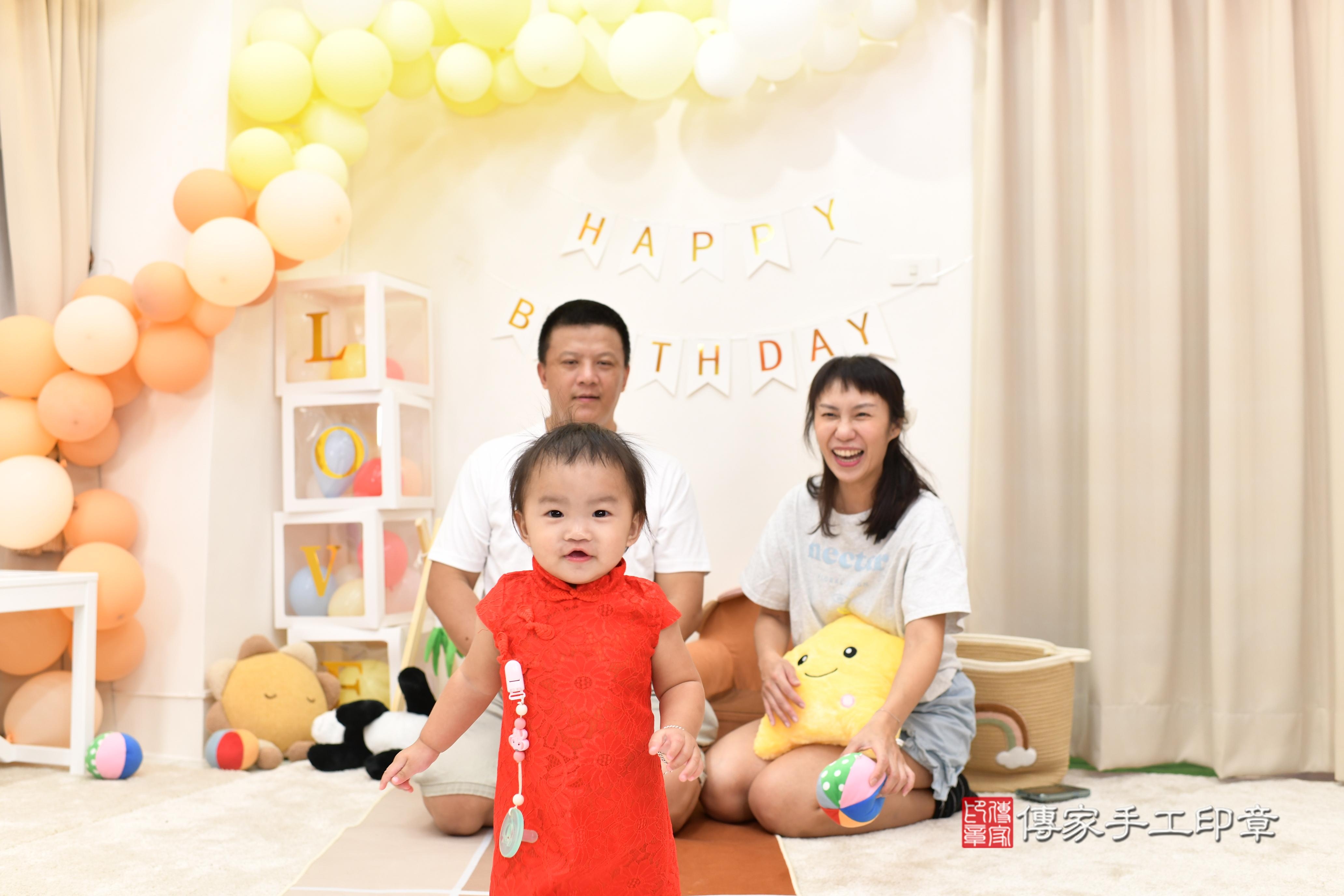 傳家手工印章高雄店、抓周、度脺、美式風會場、傳家嬰兒古禮、吉祥話、抓周道具物品24種、拍照。抓周證書。寶寶抓周、滿周歲、生日快樂、祝福