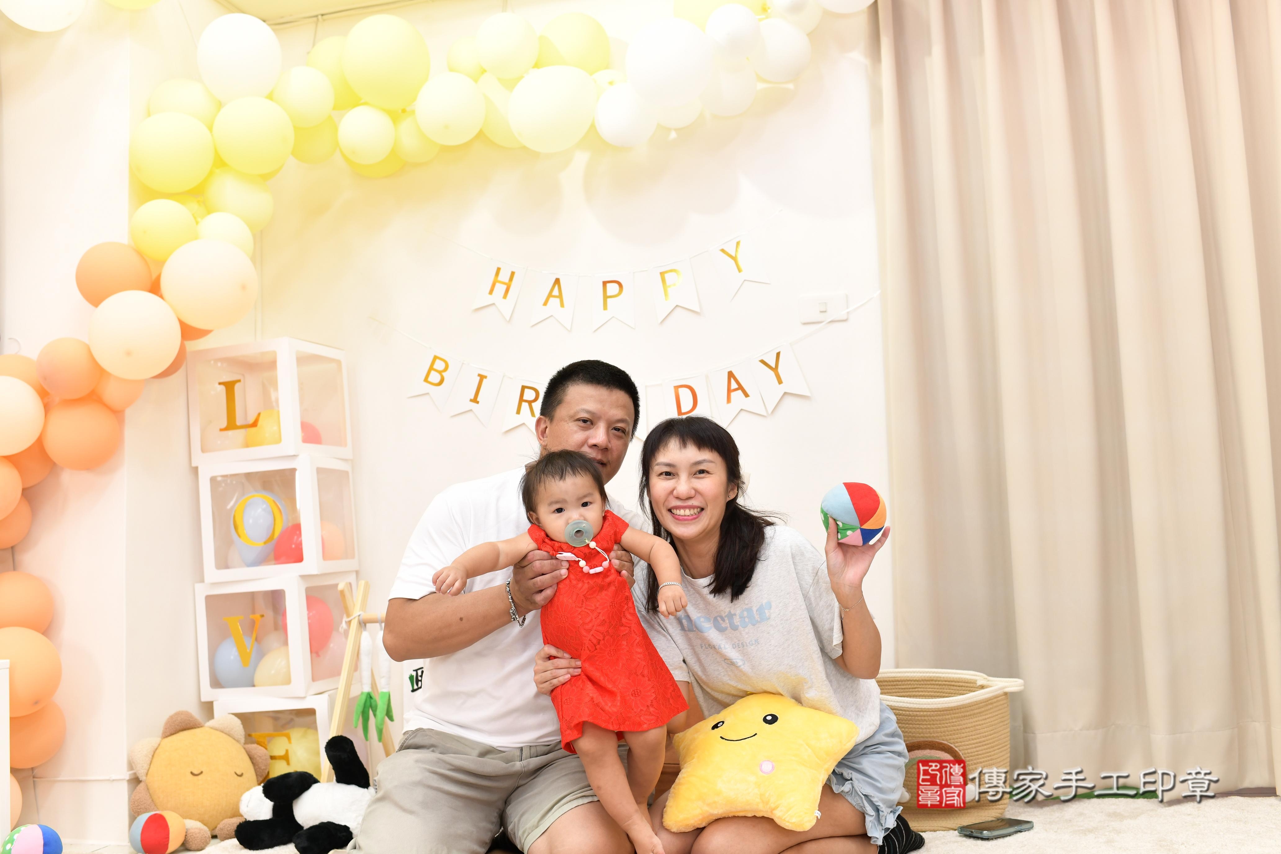 傳家手工印章高雄店、抓周、度脺、美式風會場、傳家嬰兒古禮、吉祥話、抓周道具物品24種、拍照。抓周證書。寶寶抓周、滿周歲、生日快樂、祝福