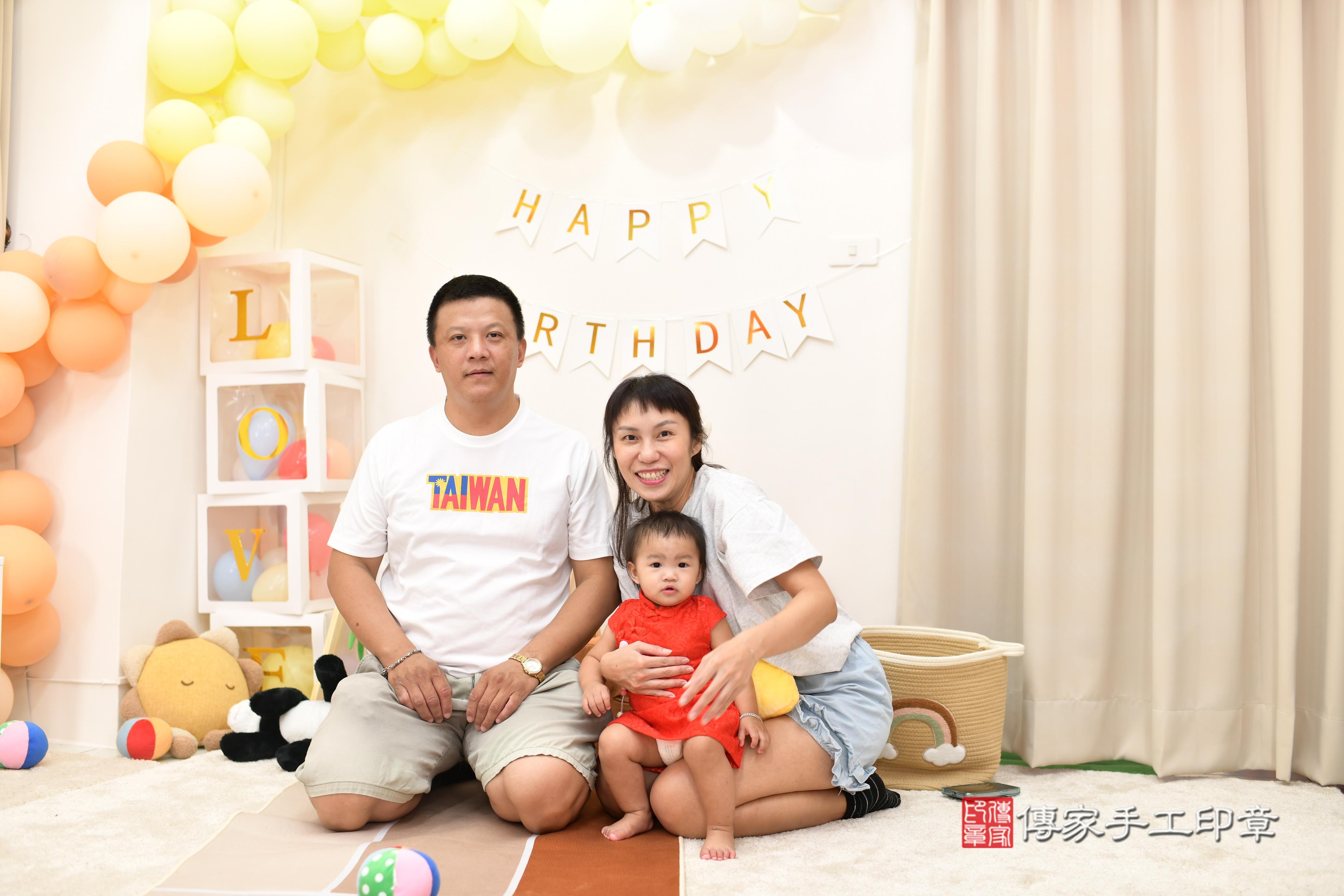 傳家手工印章高雄店、抓周、度脺、美式風會場、傳家嬰兒古禮、吉祥話、抓周道具物品24種、拍照。抓周證書。寶寶抓周、滿周歲、生日快樂、祝福