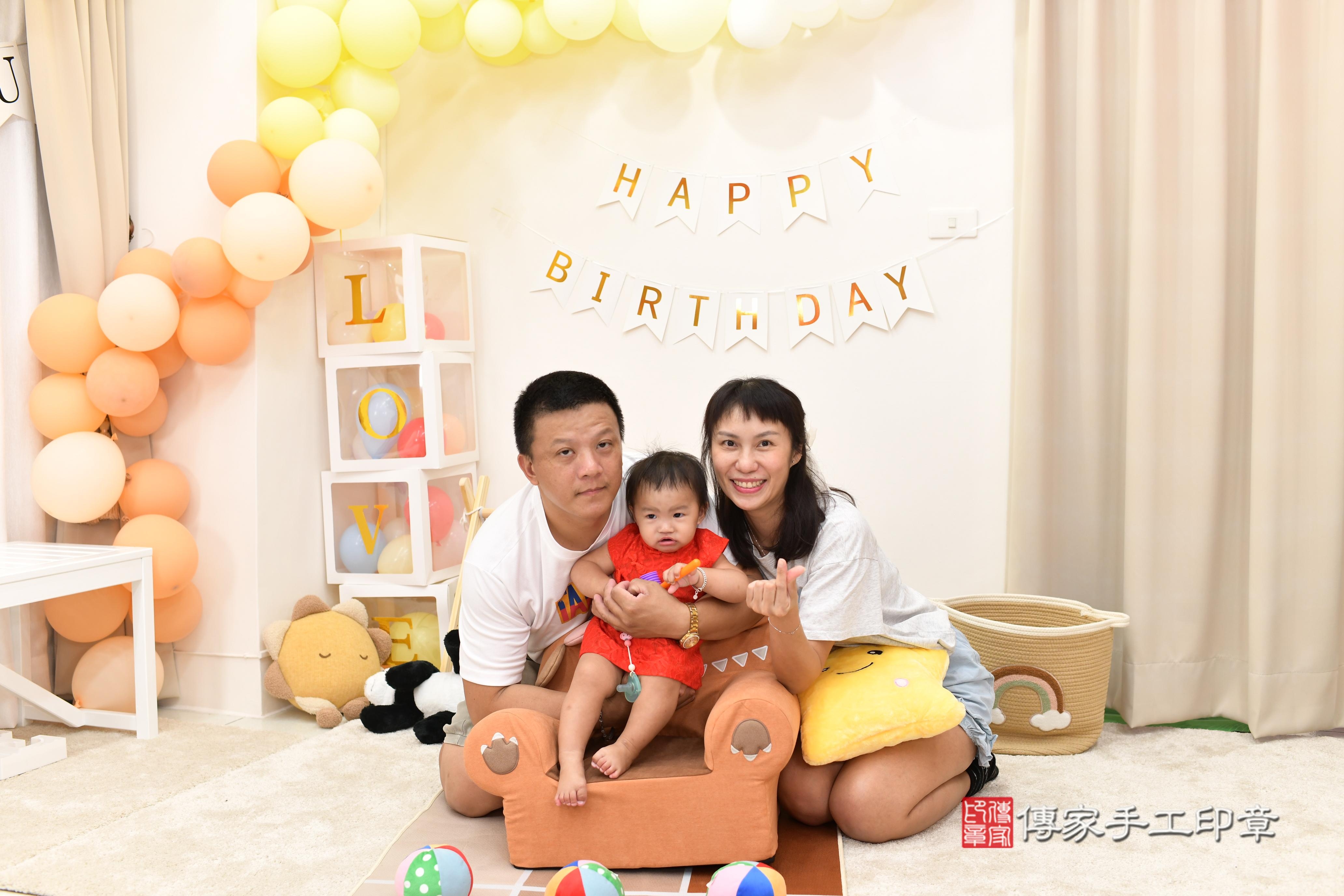 傳家手工印章高雄店、抓周、度脺、美式風會場、傳家嬰兒古禮、吉祥話、抓周道具物品24種、拍照。抓周證書。寶寶抓周、滿周歲、生日快樂、祝福