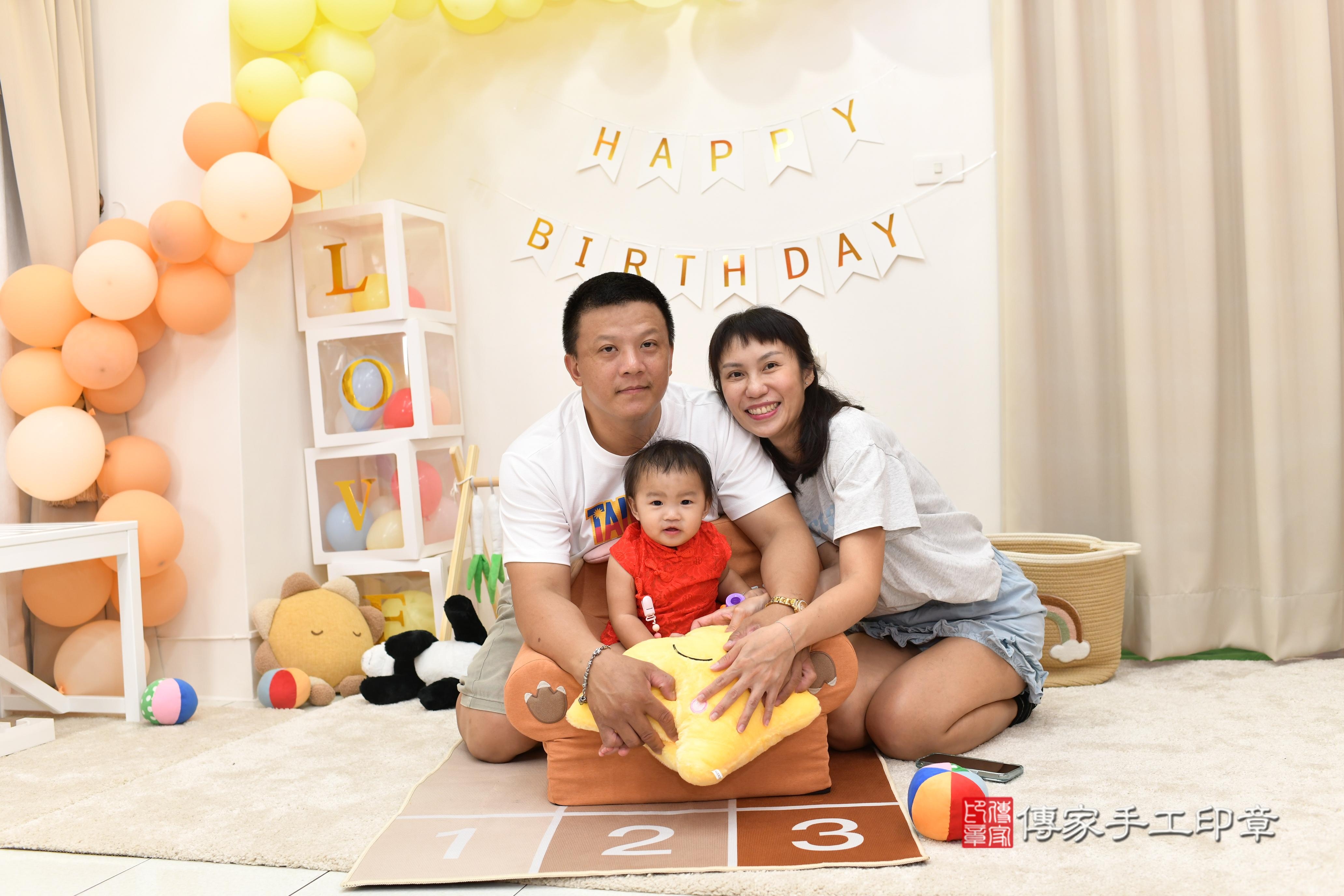 傳家手工印章高雄店、抓周、度脺、美式風會場、傳家嬰兒古禮、吉祥話、抓周道具物品24種、拍照。抓周證書。寶寶抓周、滿周歲、生日快樂、祝福