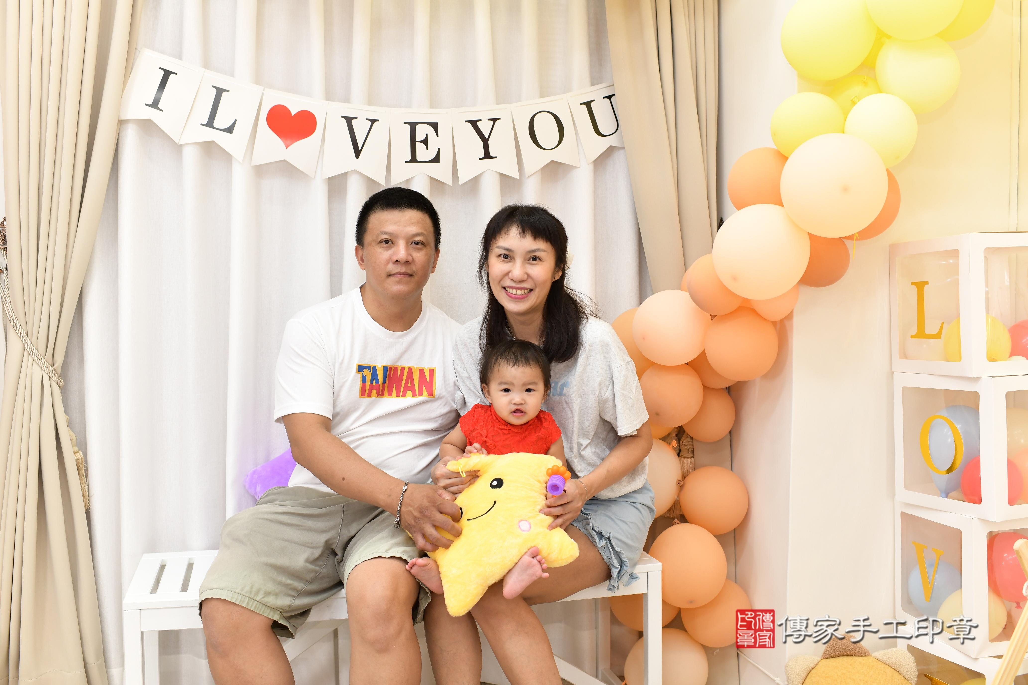 傳家手工印章高雄店、抓周、度脺、美式風會場、傳家嬰兒古禮、吉祥話、抓周道具物品24種、拍照。抓周證書。寶寶抓周、滿周歲、生日快樂、祝福