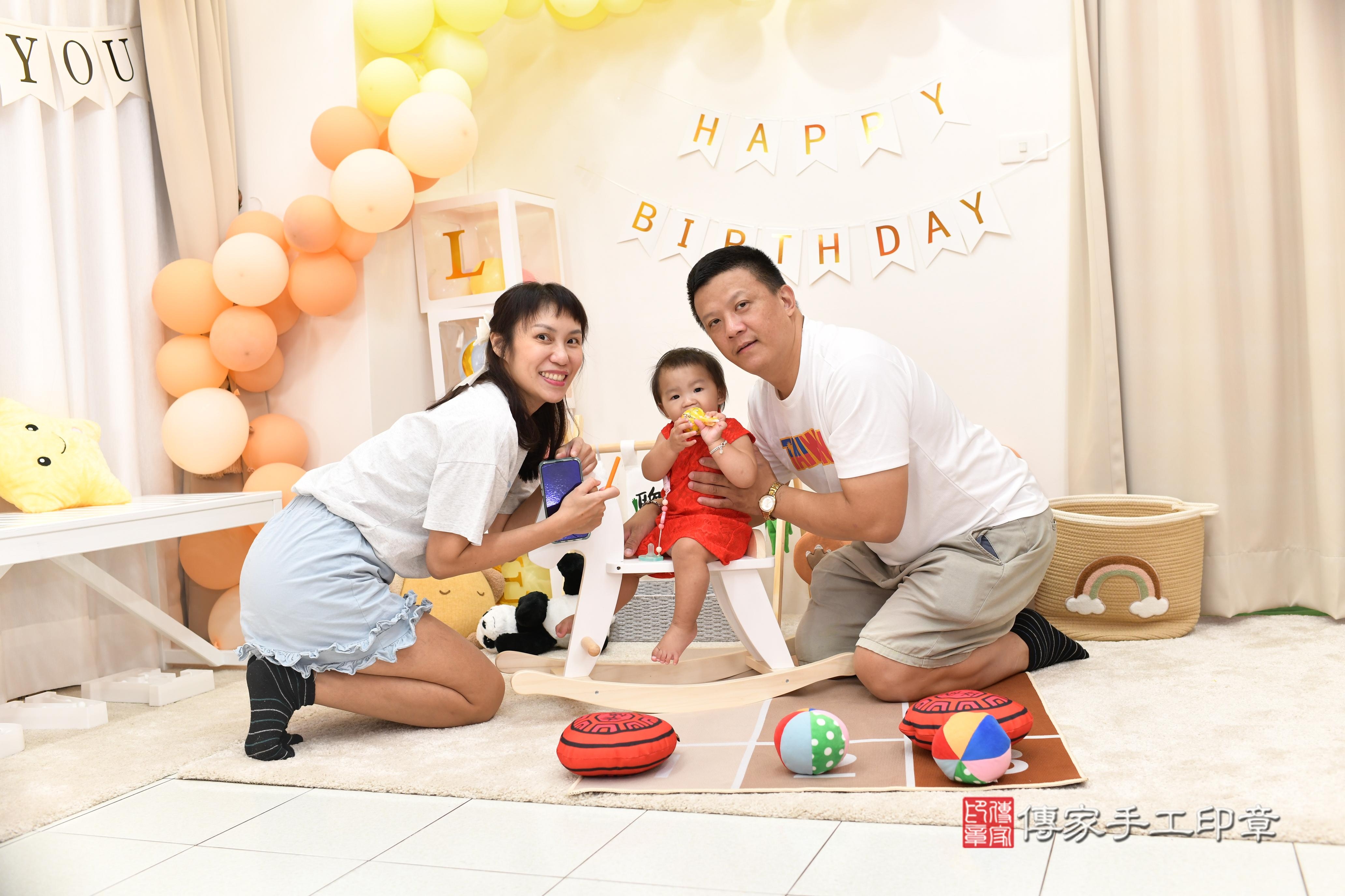 傳家手工印章高雄店、抓周、度脺、美式風會場、傳家嬰兒古禮、吉祥話、抓周道具物品24種、拍照。抓周證書。寶寶抓周、滿周歲、生日快樂、祝福